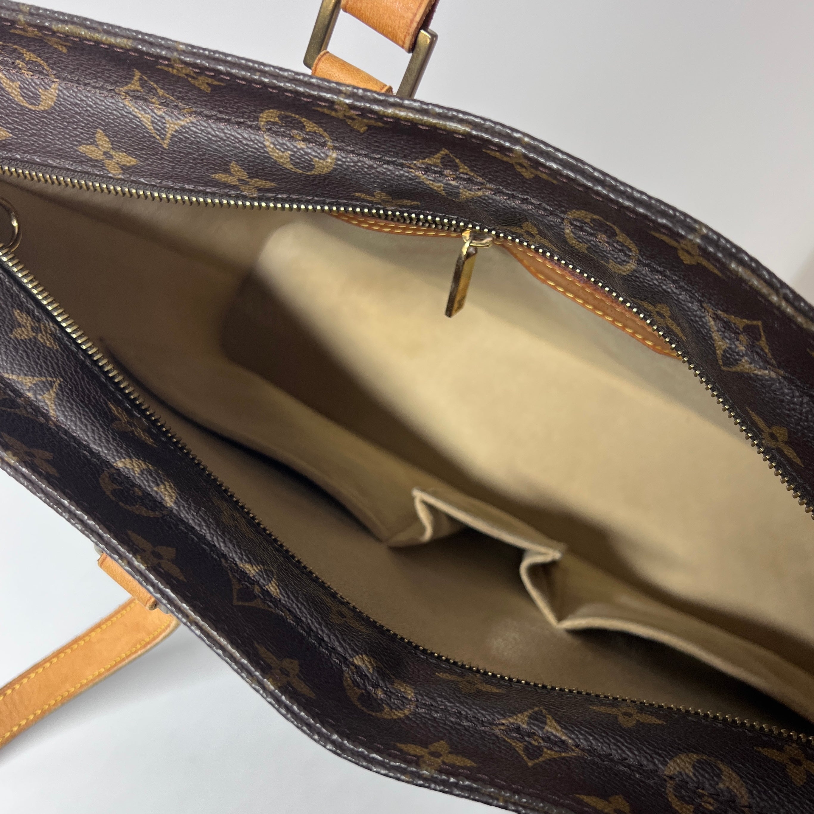 LOUIS VUITTON Luco handbag in brown canvas and leather