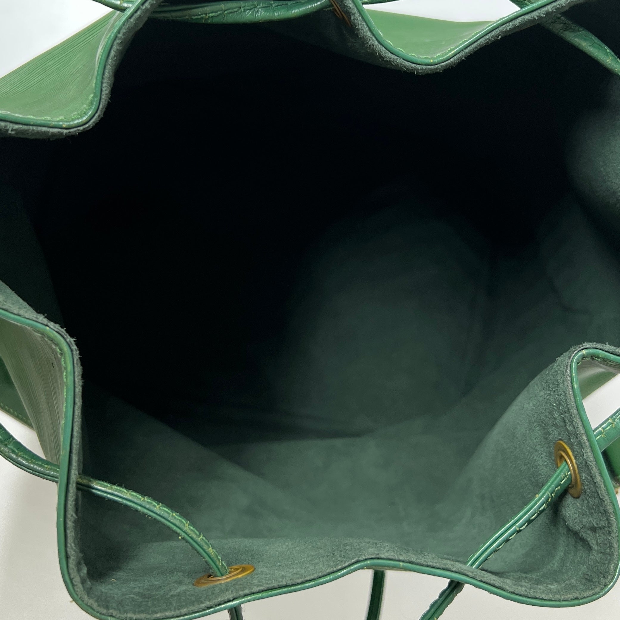 Sac à main LOUIS VUITTON Noé GM cuir épi vert