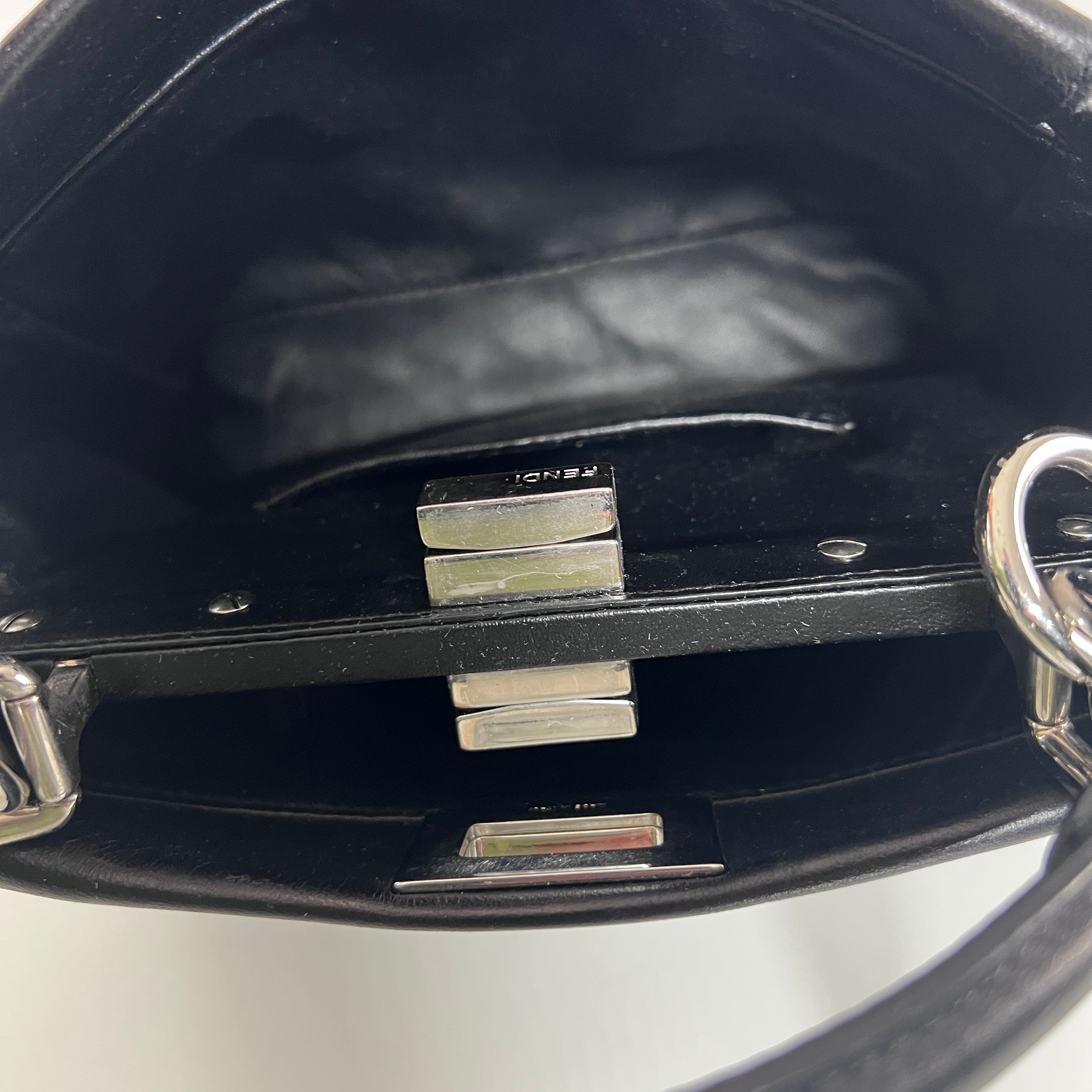Sac à main FENDI Peekaboo cuir noir