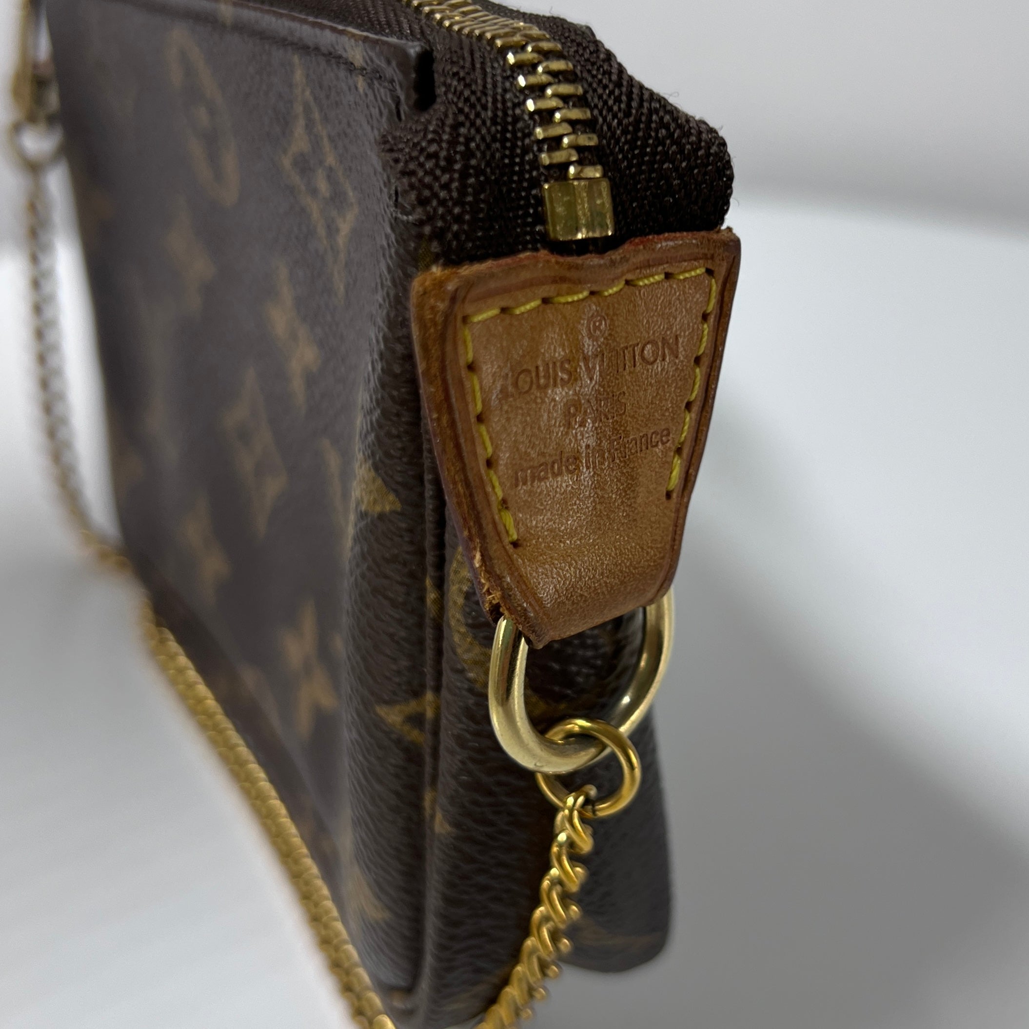 Sac à main LOUIS VUITTON Accessory Pouch toile et cuir marron