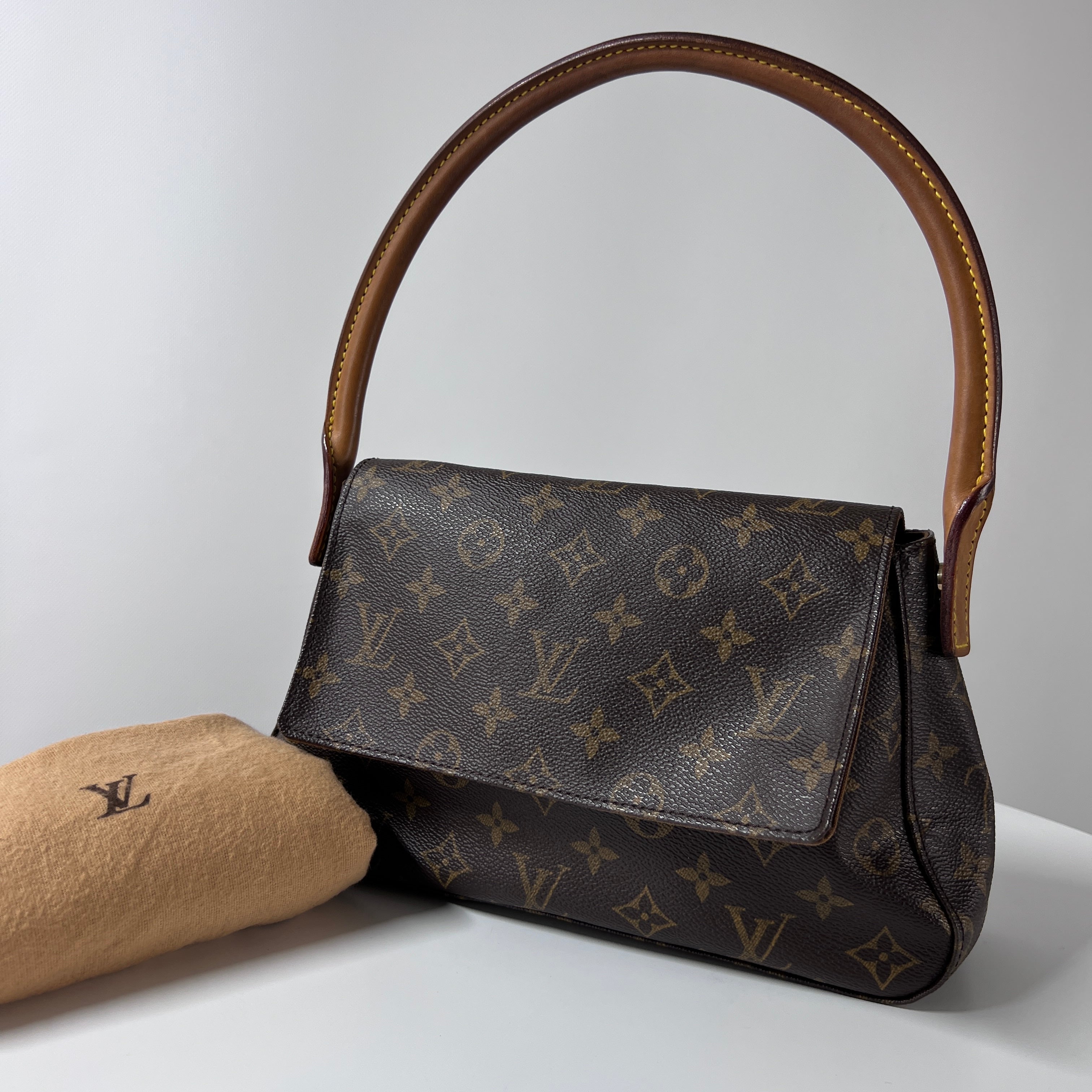 LOUIS VUITTON Looping handbag in brown canvas and leather
