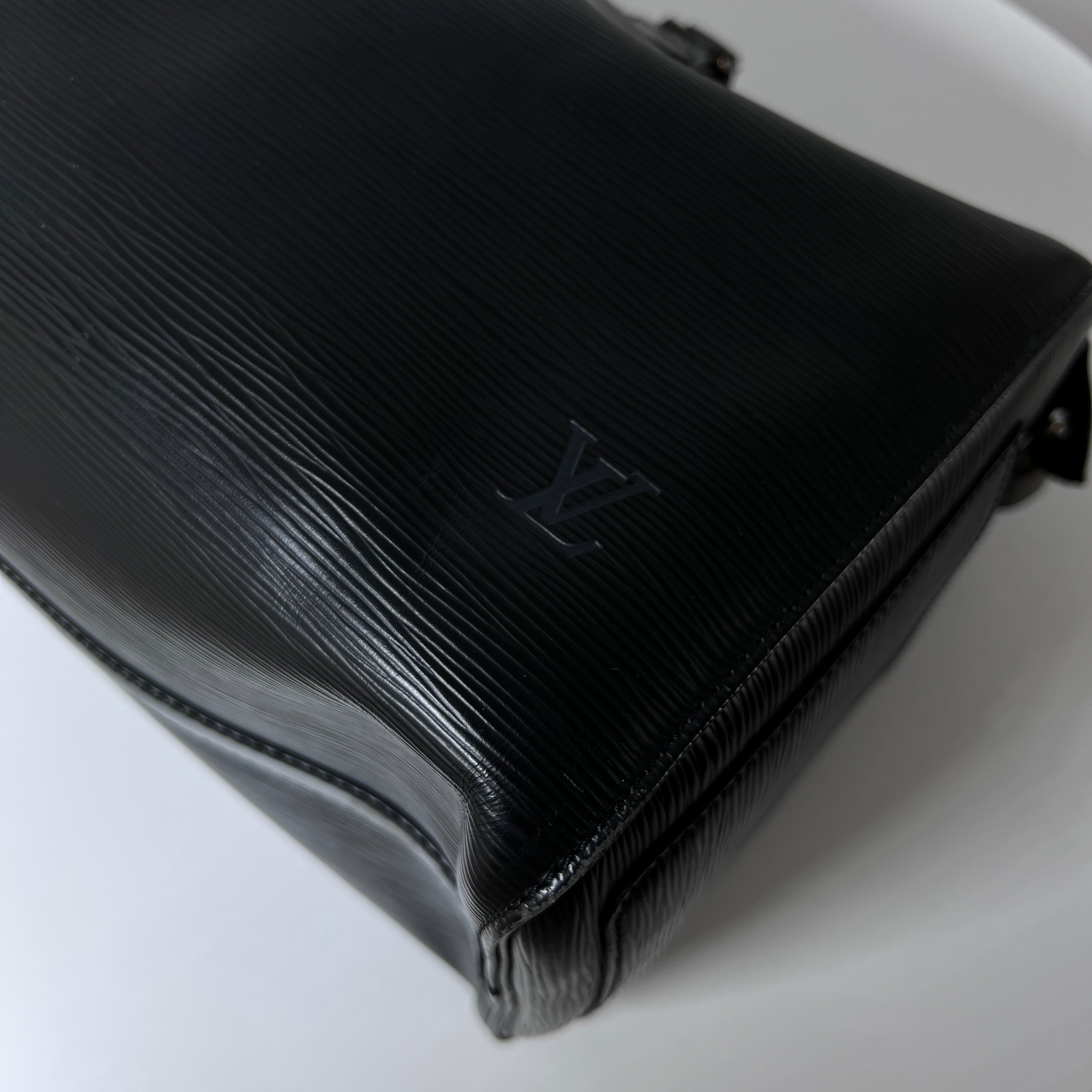 Sac à main LOUIS VUITTON Speedy 40 cuie épi noir