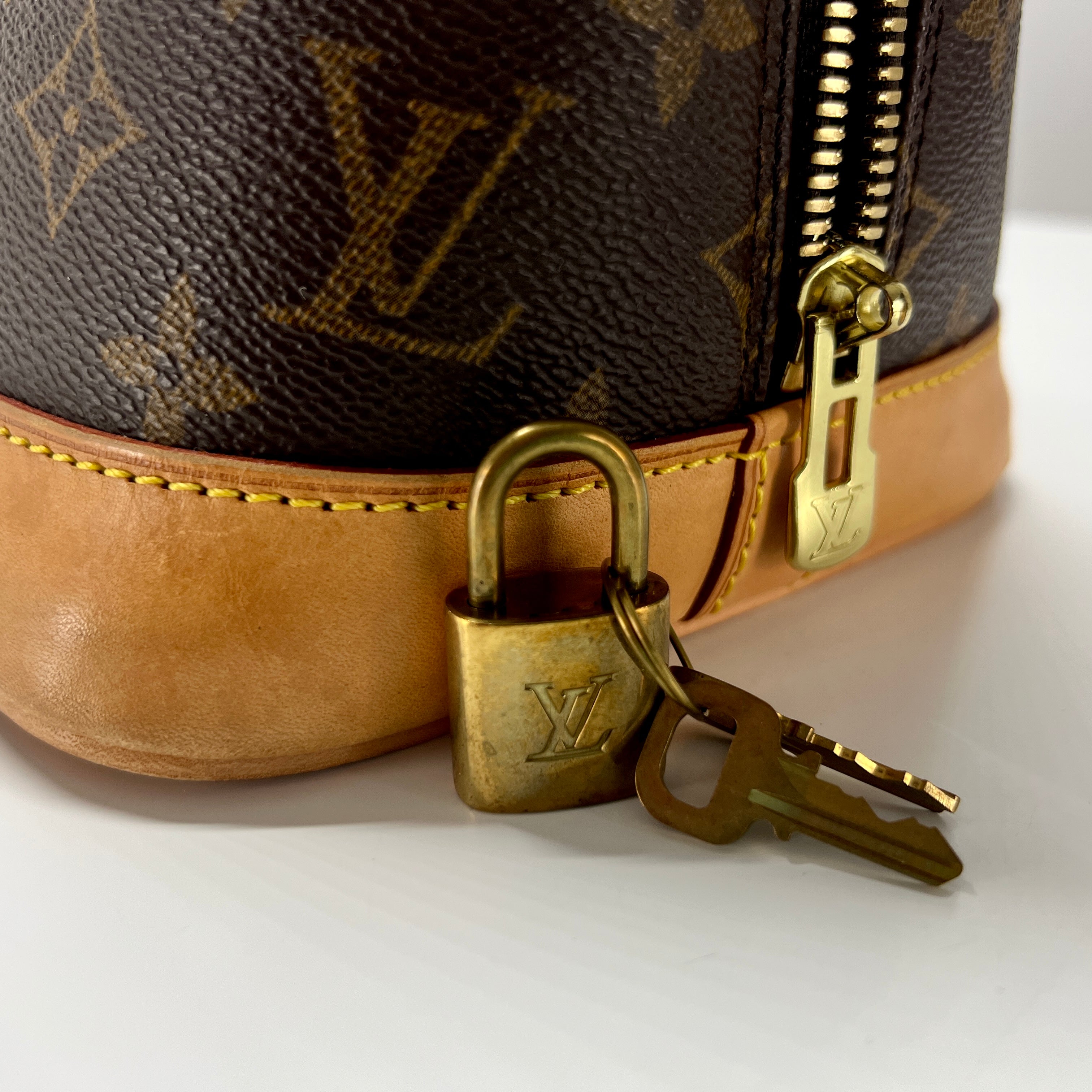 Sac à main LOUIS VUITTON Alma toile et cuir marron