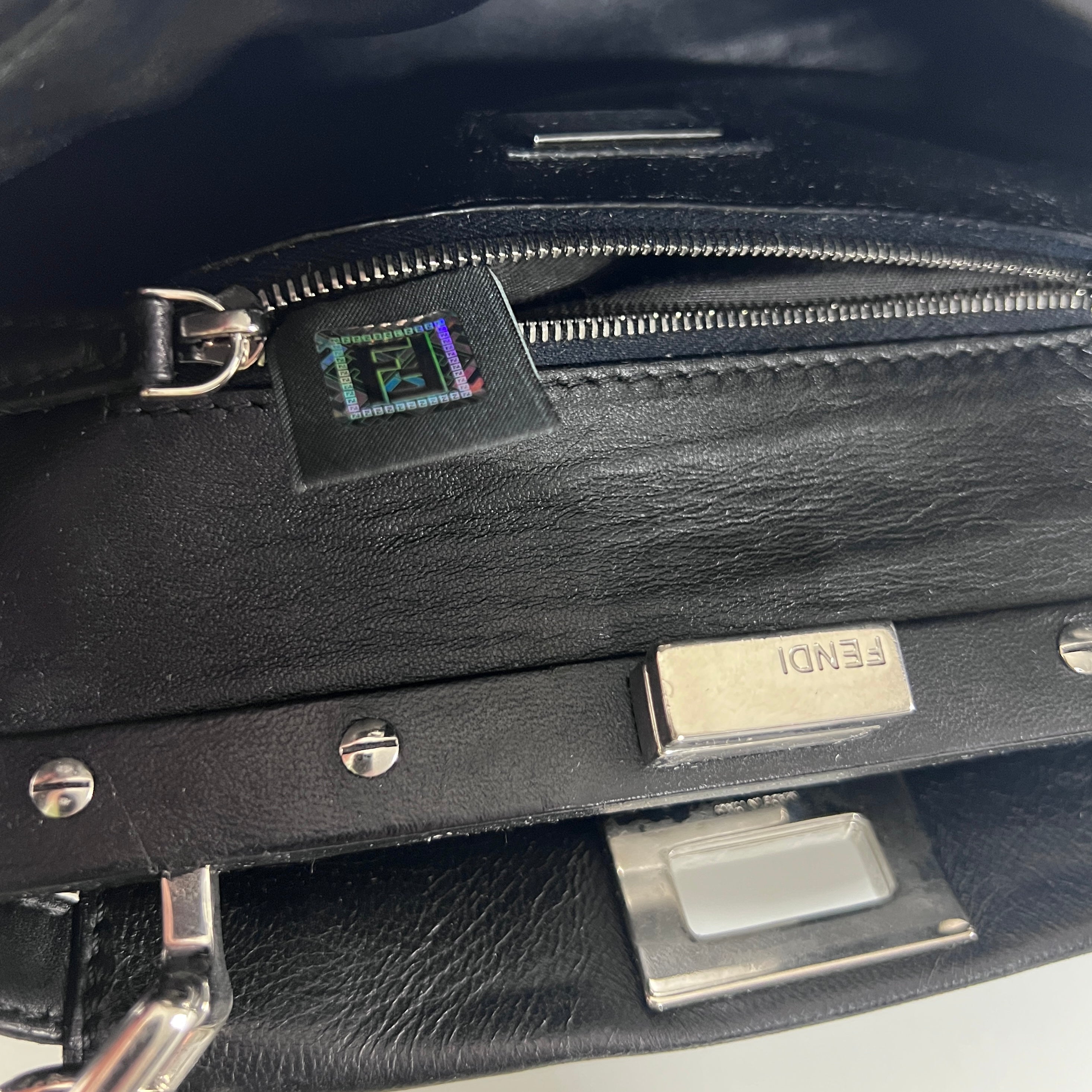 Sac à main FENDI Peekaboo cuir noir