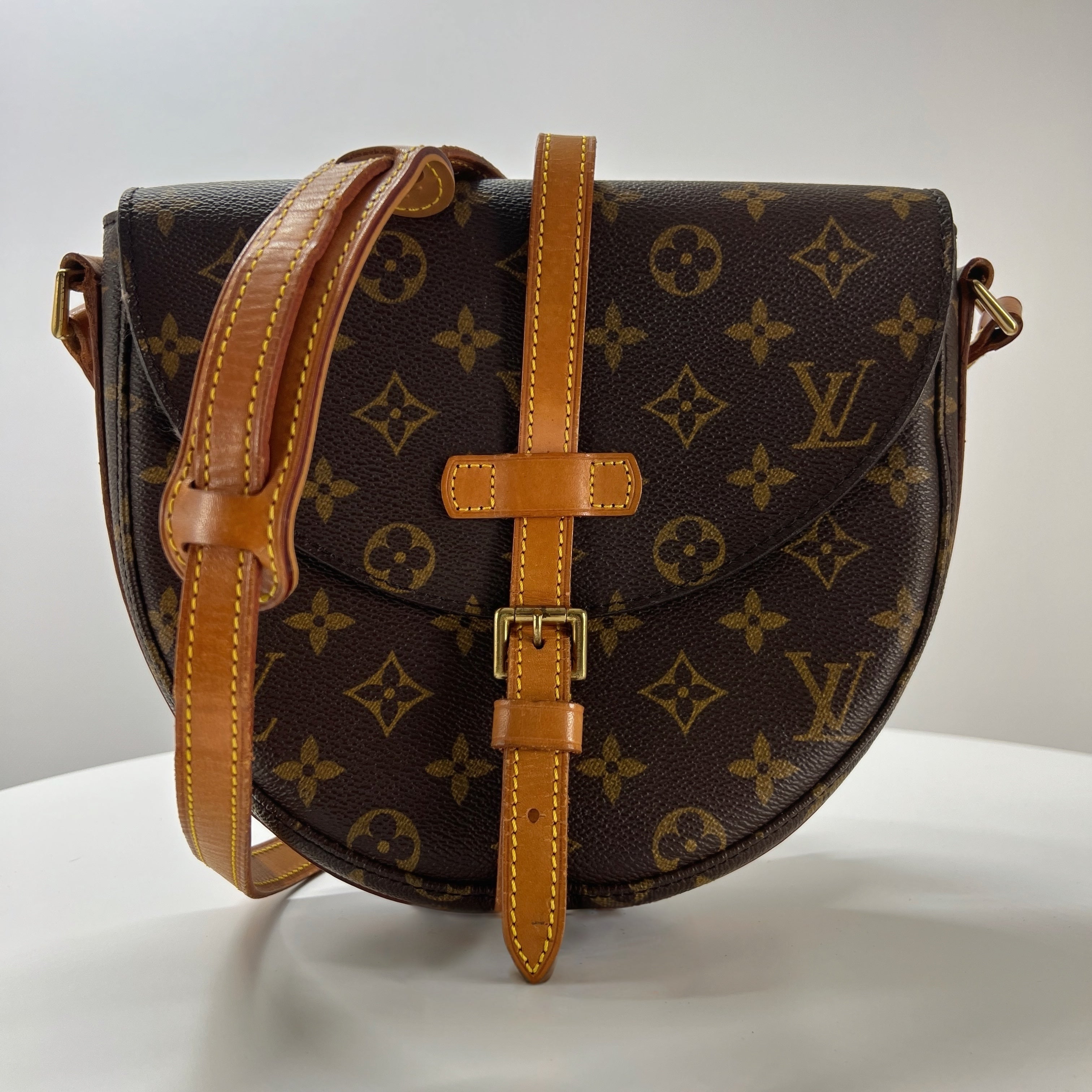 LOUIS VUITTON Chantilly canvas and brown leather handbag