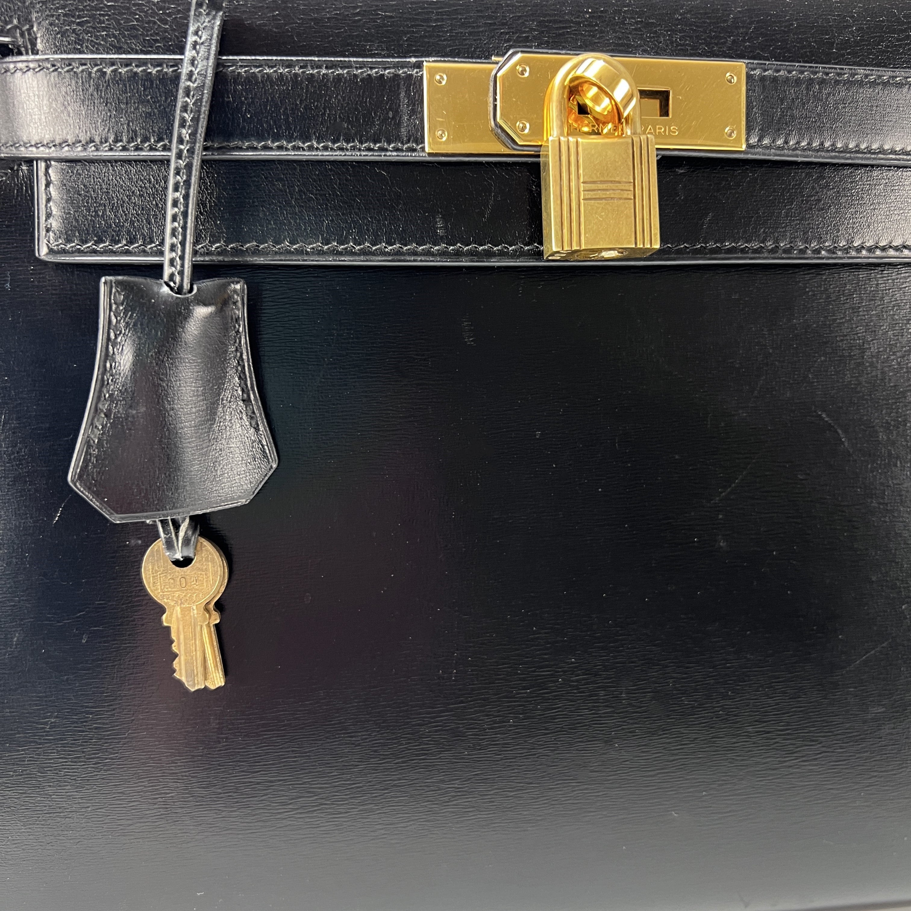 Sac à main HERMES Kelly cuir noir