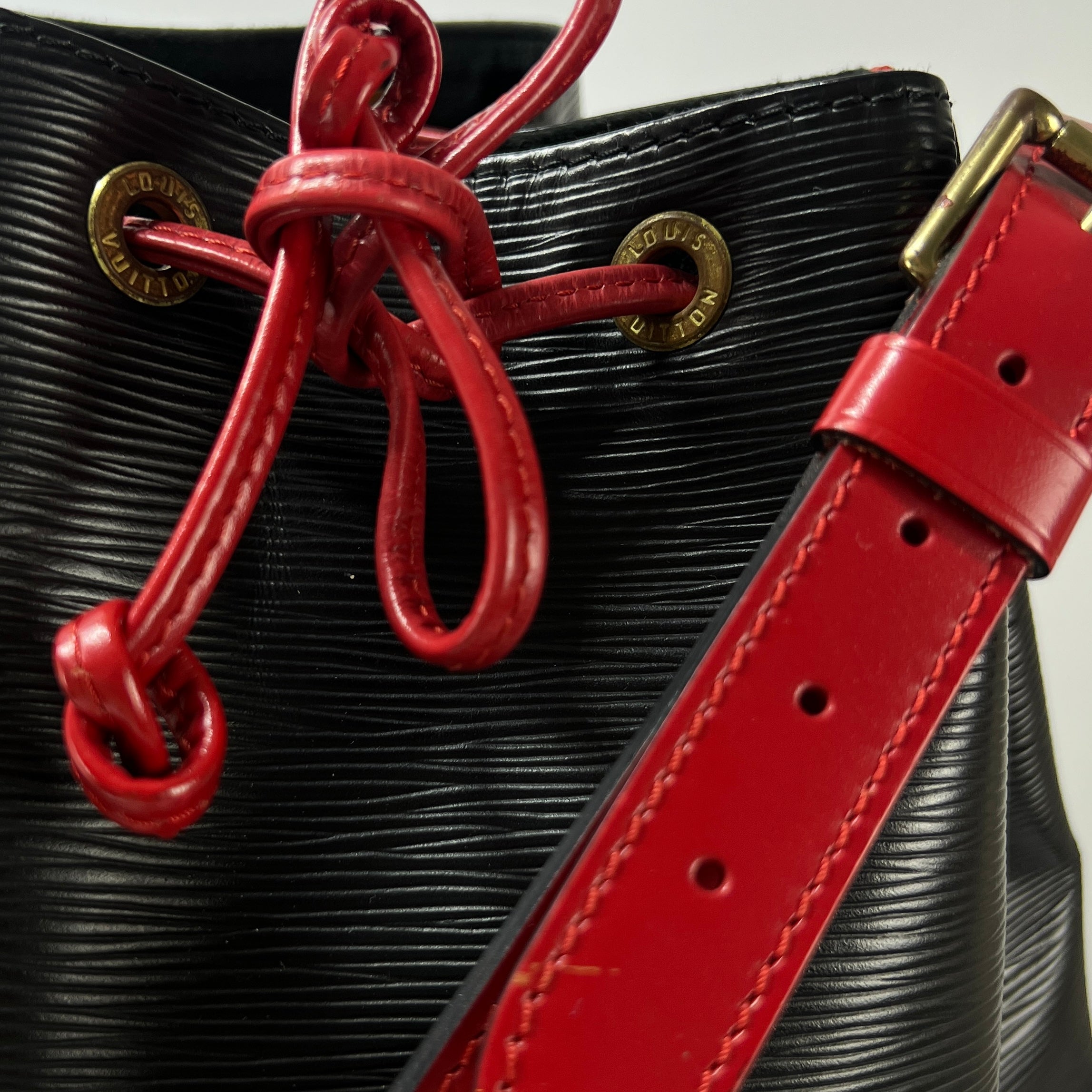 Sac à main LOUIS VUITTON Noé GM cuir épi noir