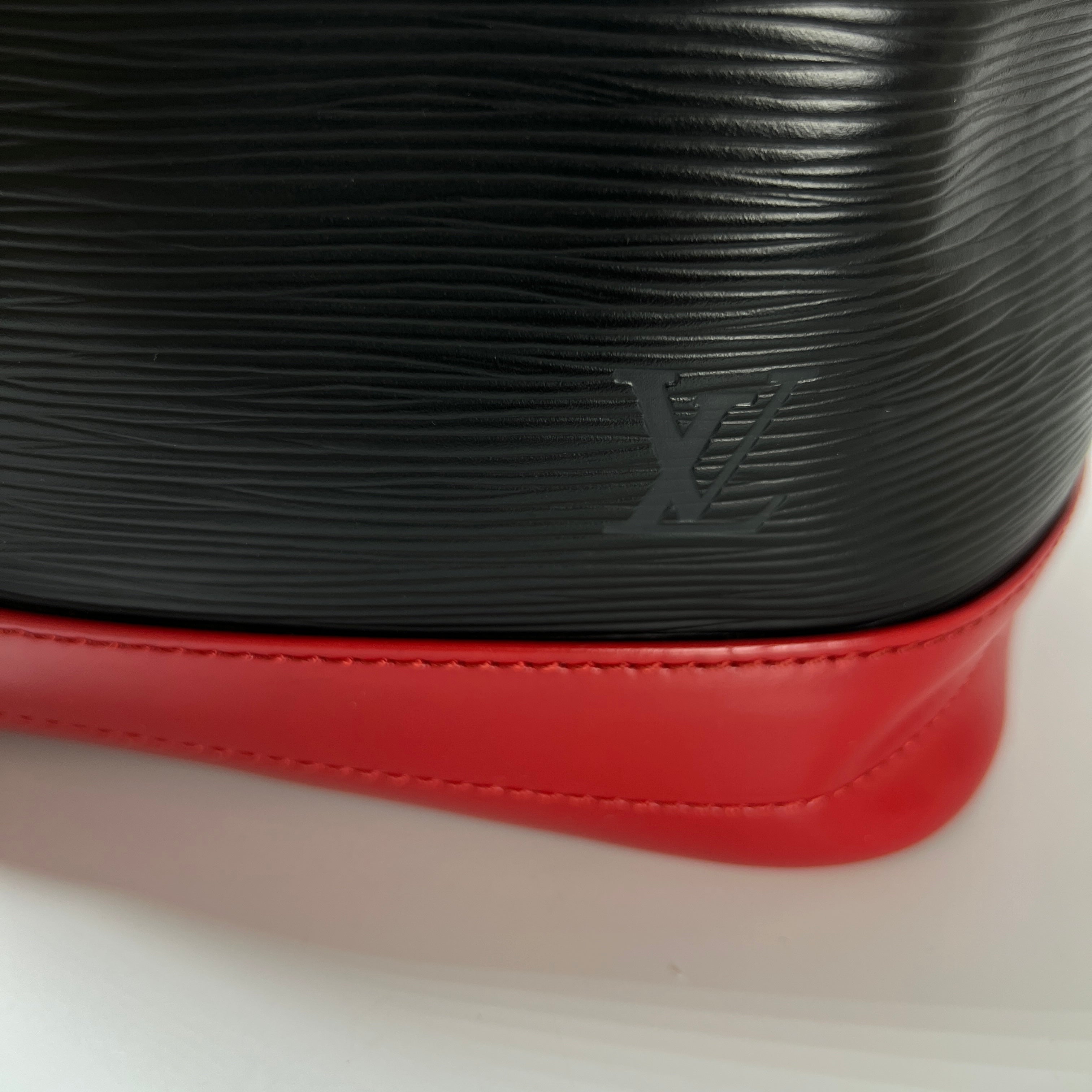 Sac à main LOUIS VUITTON Noé GM cuir épi noir