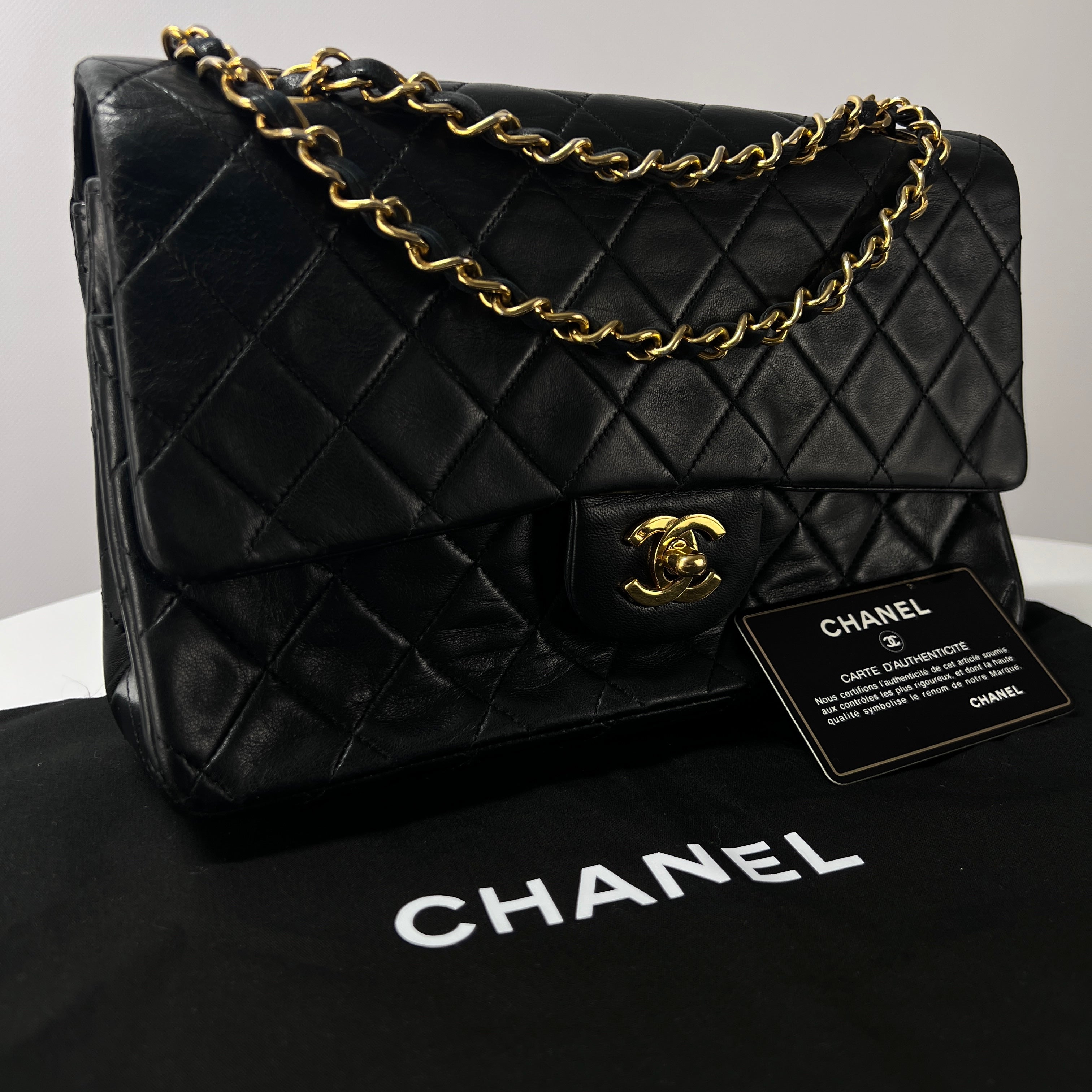 Sac à main CHANEL Timeless classique medium double flap cuir noir