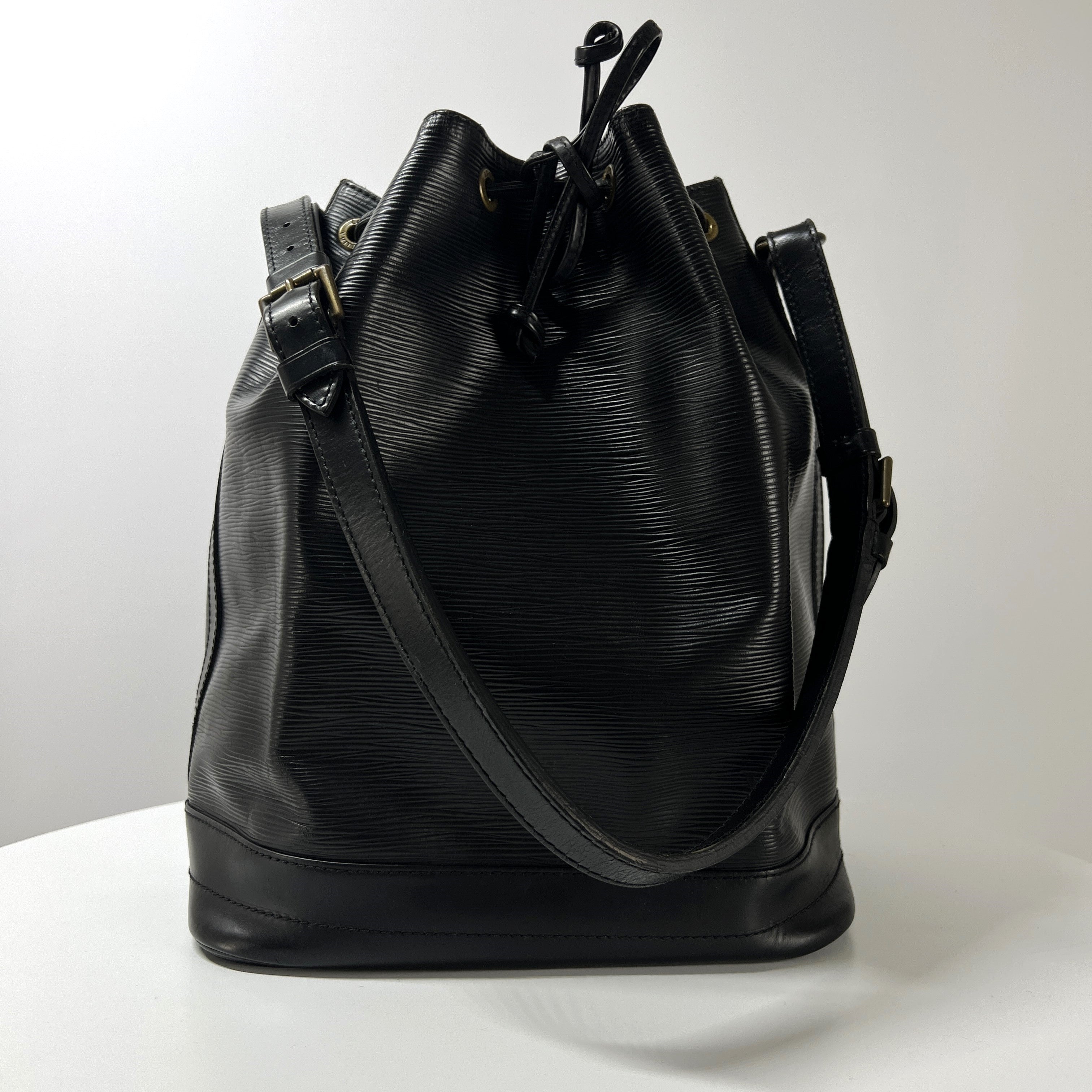 LOUIS VUITTON Noé GM black epi leather handbag