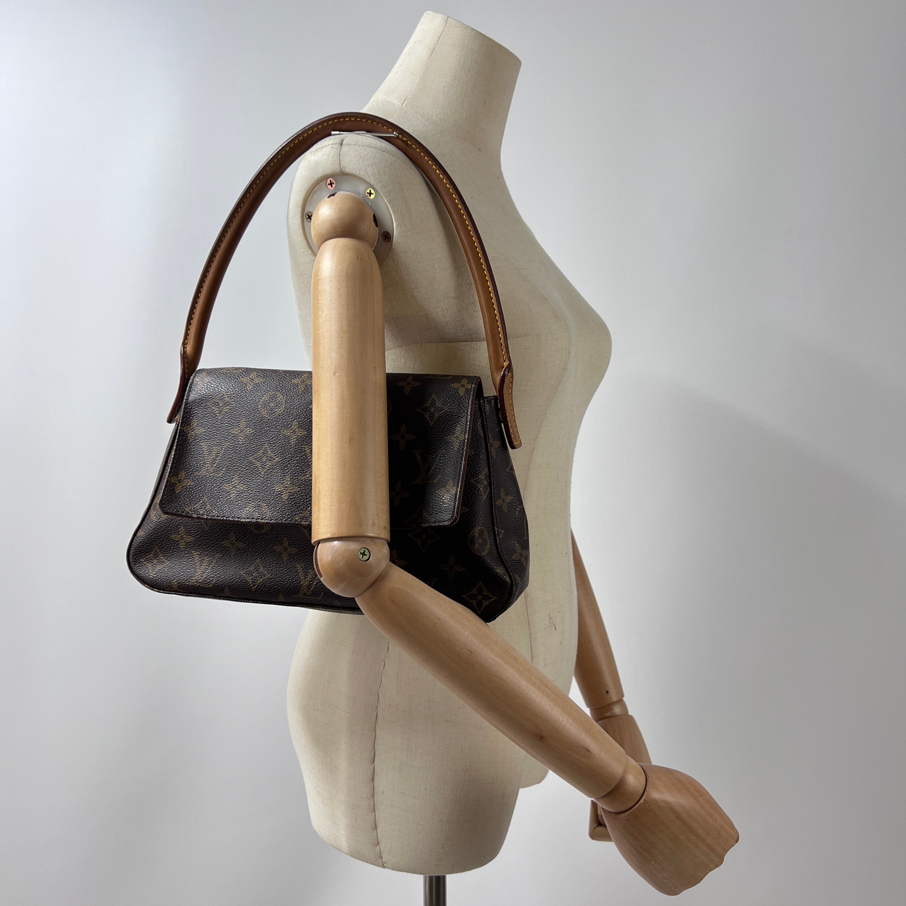 LOUIS VUITTON Looping handbag in brown canvas and leather