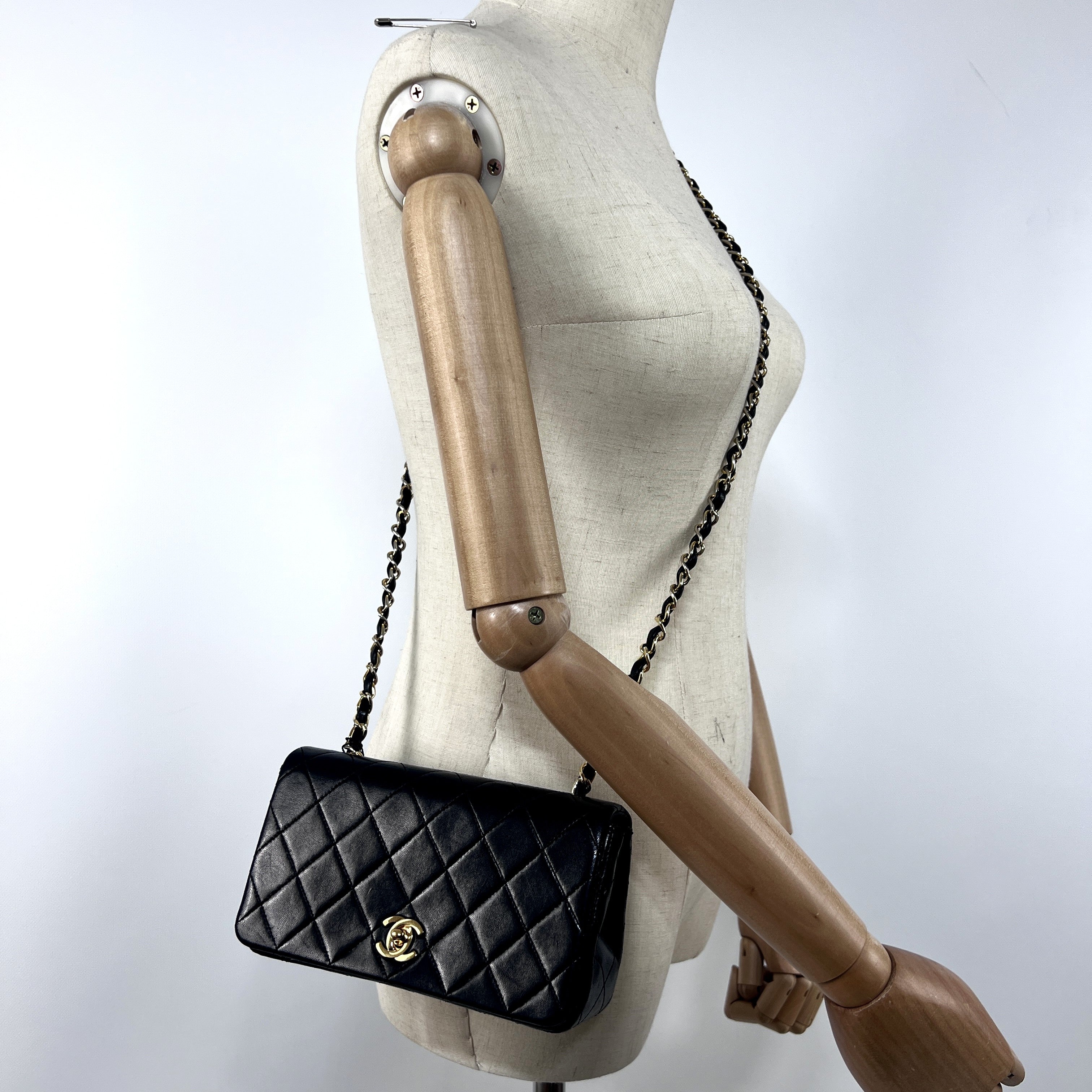 Sac à main CHANEL Timeless 19 cuir noir