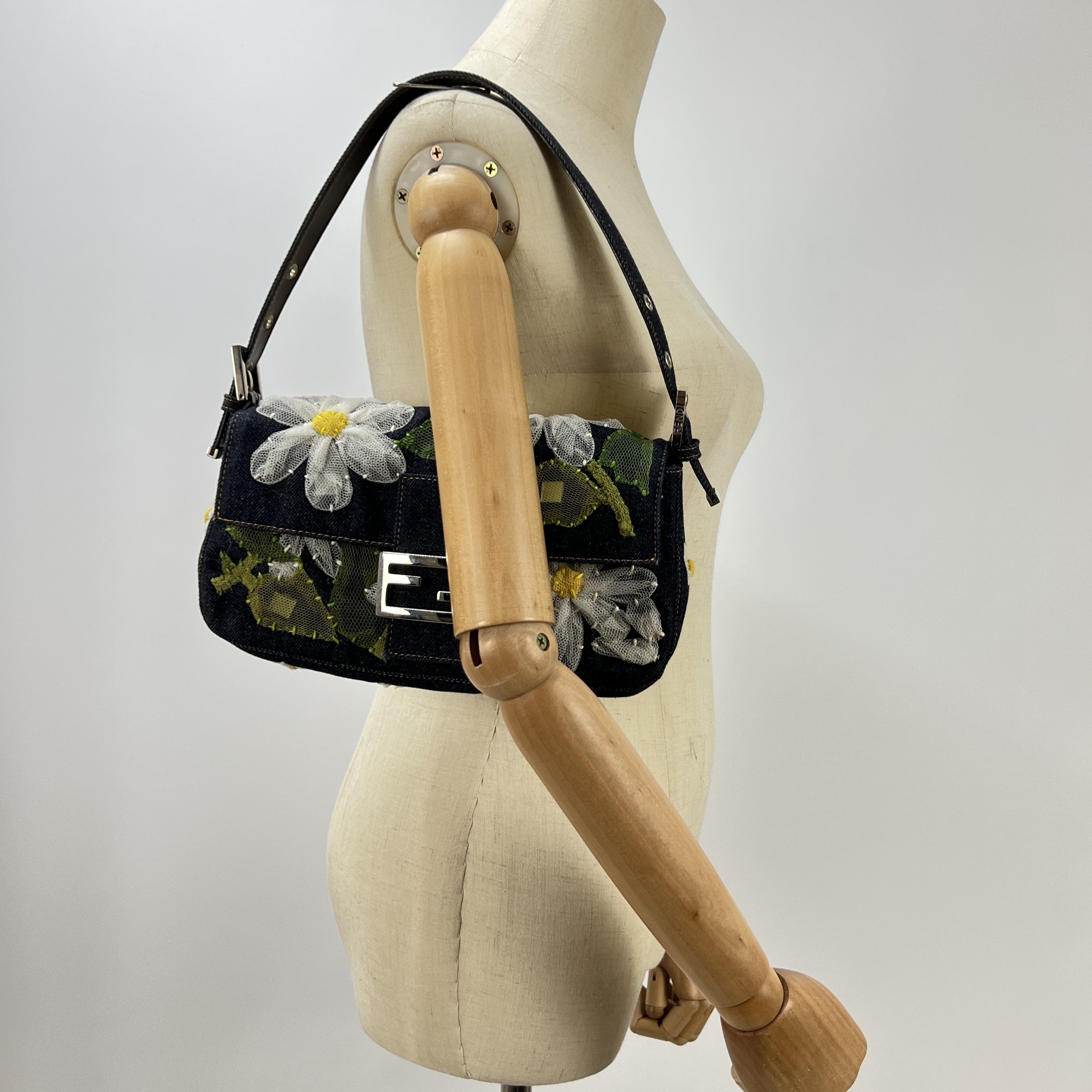 Sac à main FENDI Mamma Baguette denim bleu