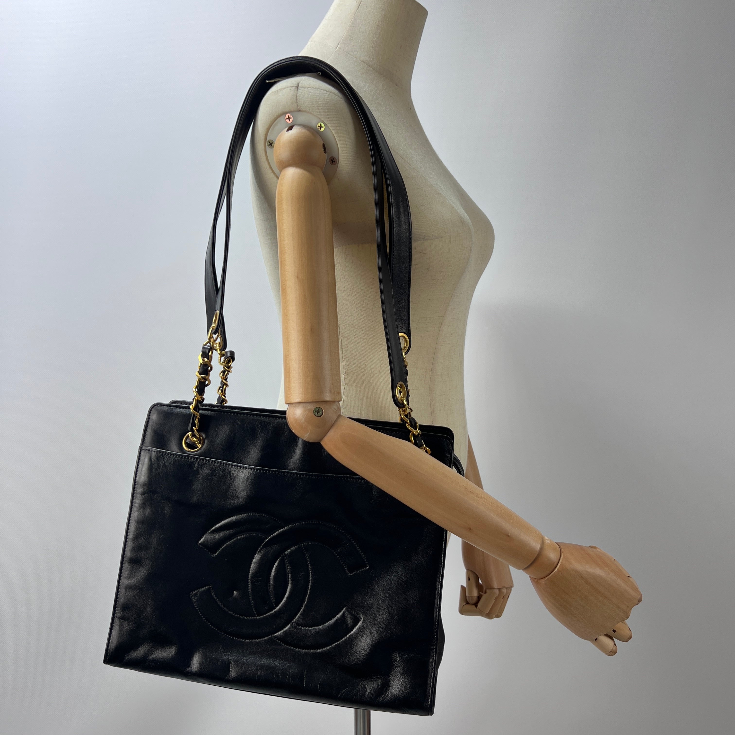 Sac à main CHANEL Coco Tote cuir noir