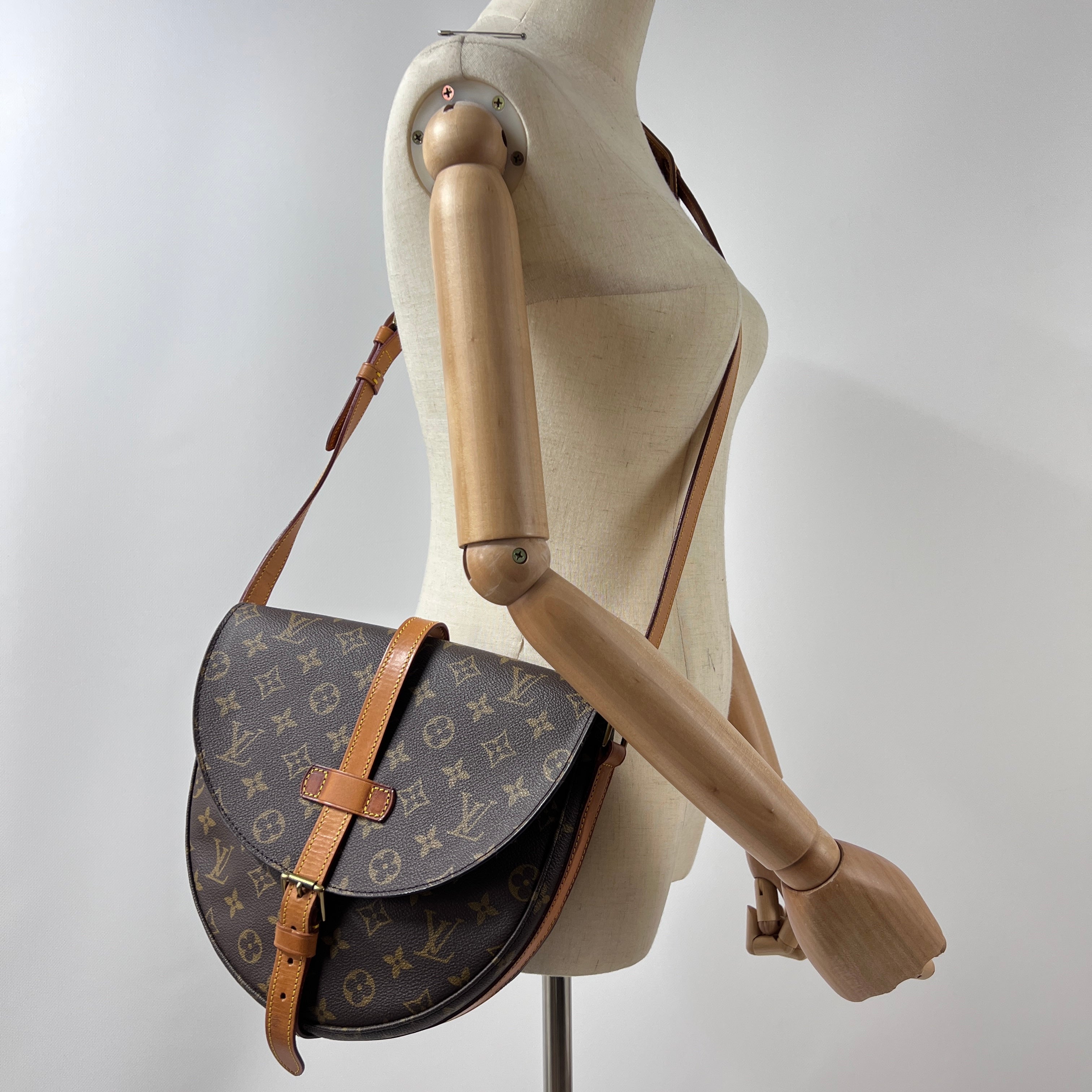LOUIS VUITTON Chantilly canvas and brown leather handbag