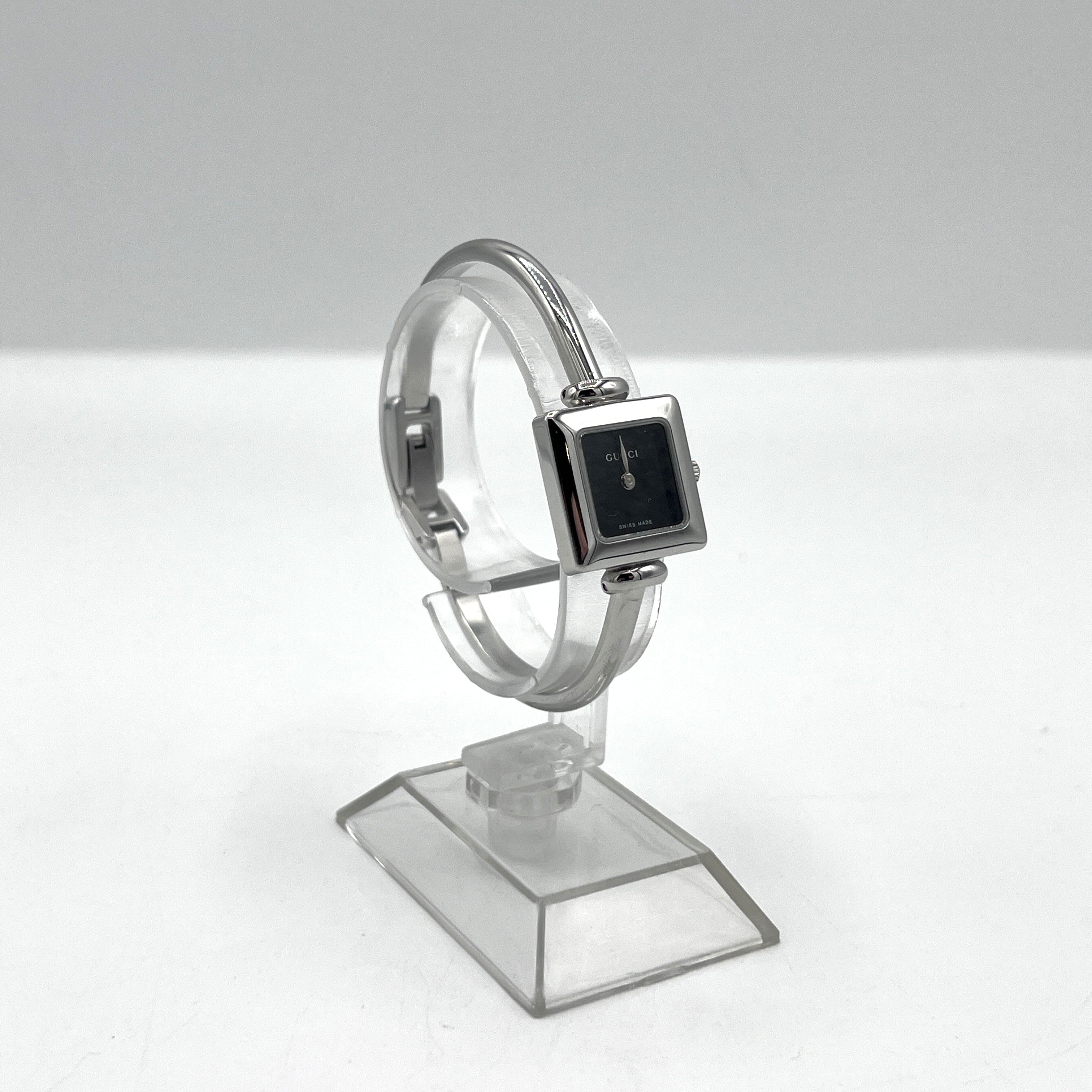 Montre GUCCI 1900 L acier Argenté