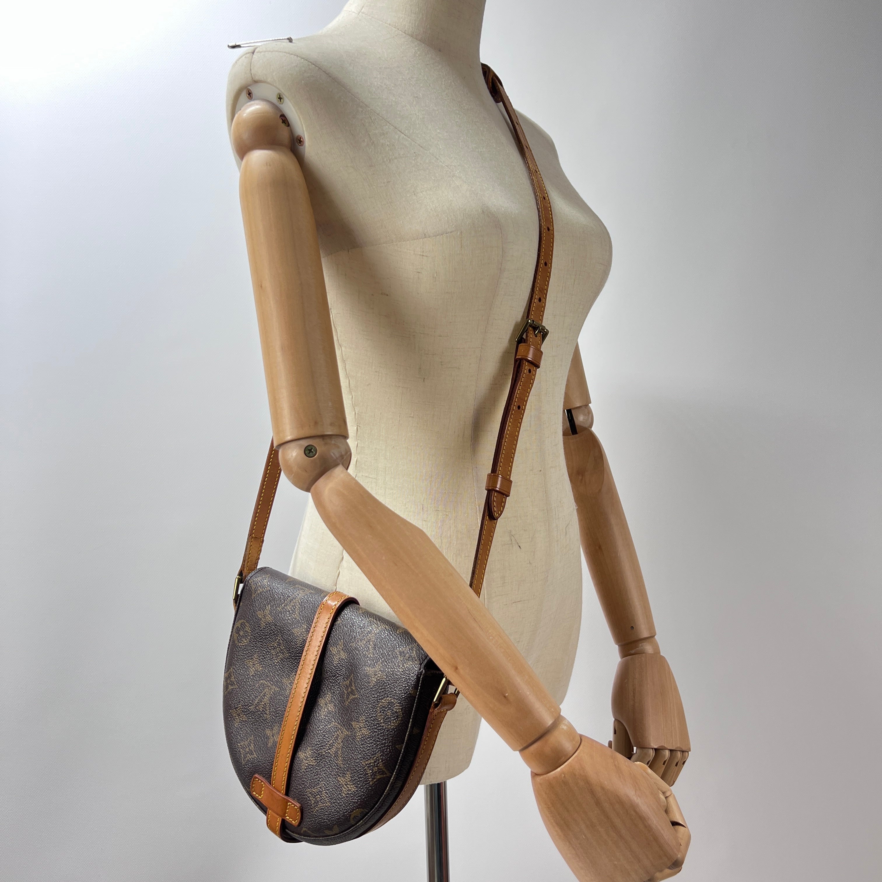 LOUIS VUITTON Chantilly canvas and brown leather handbag
