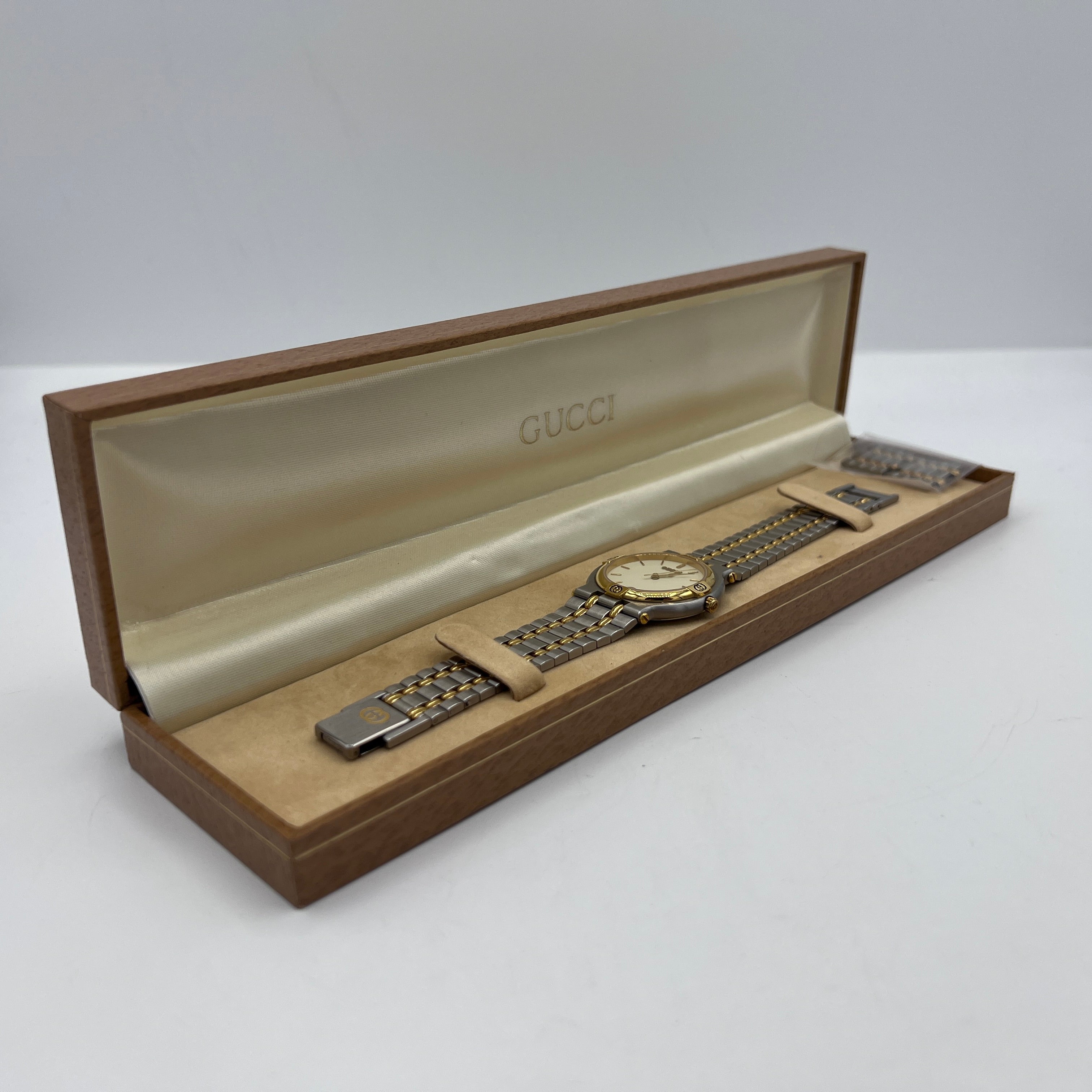 Montre GUCCI 9000M acier Bicolore