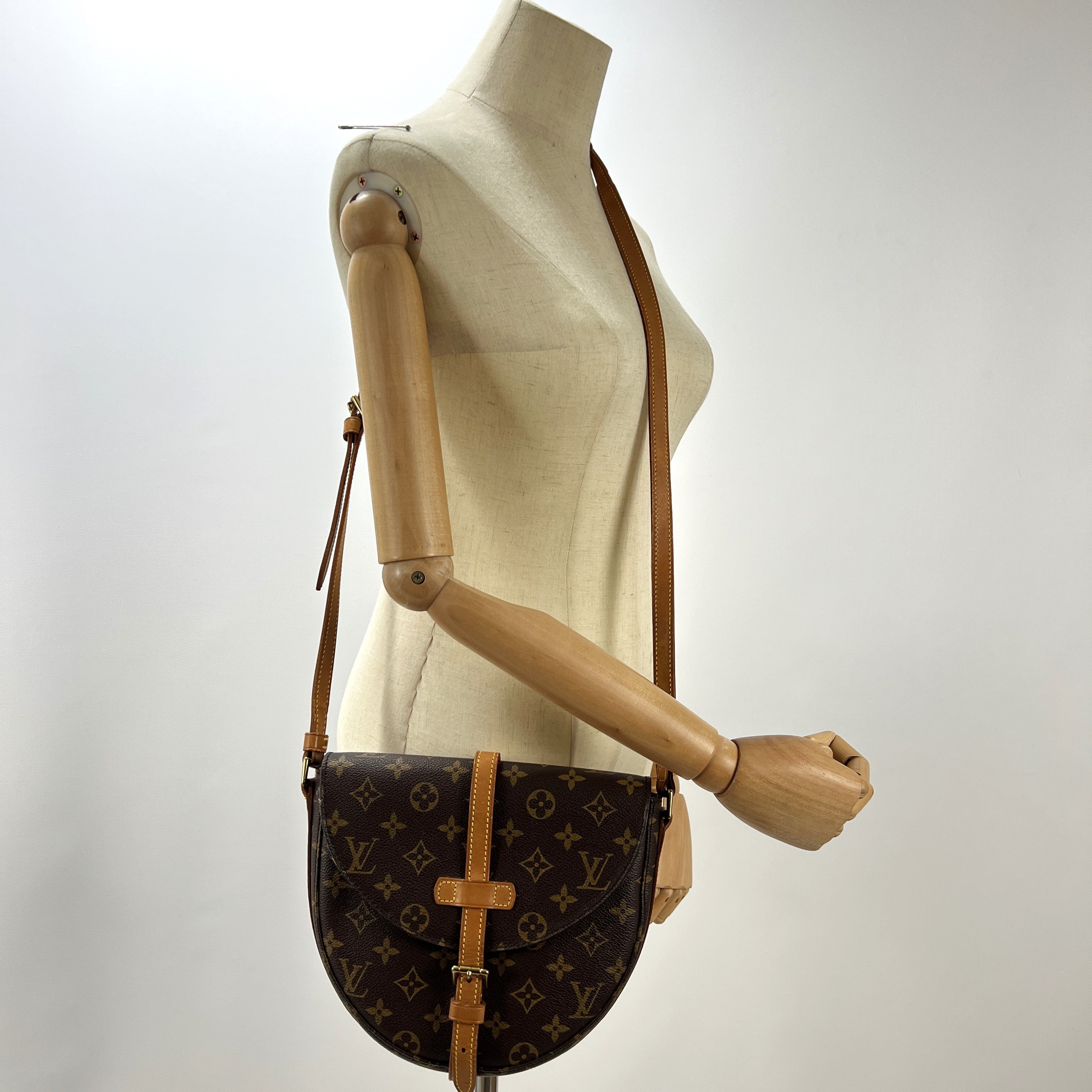 LOUIS VUITTON Chantilly canvas and brown leather handbag