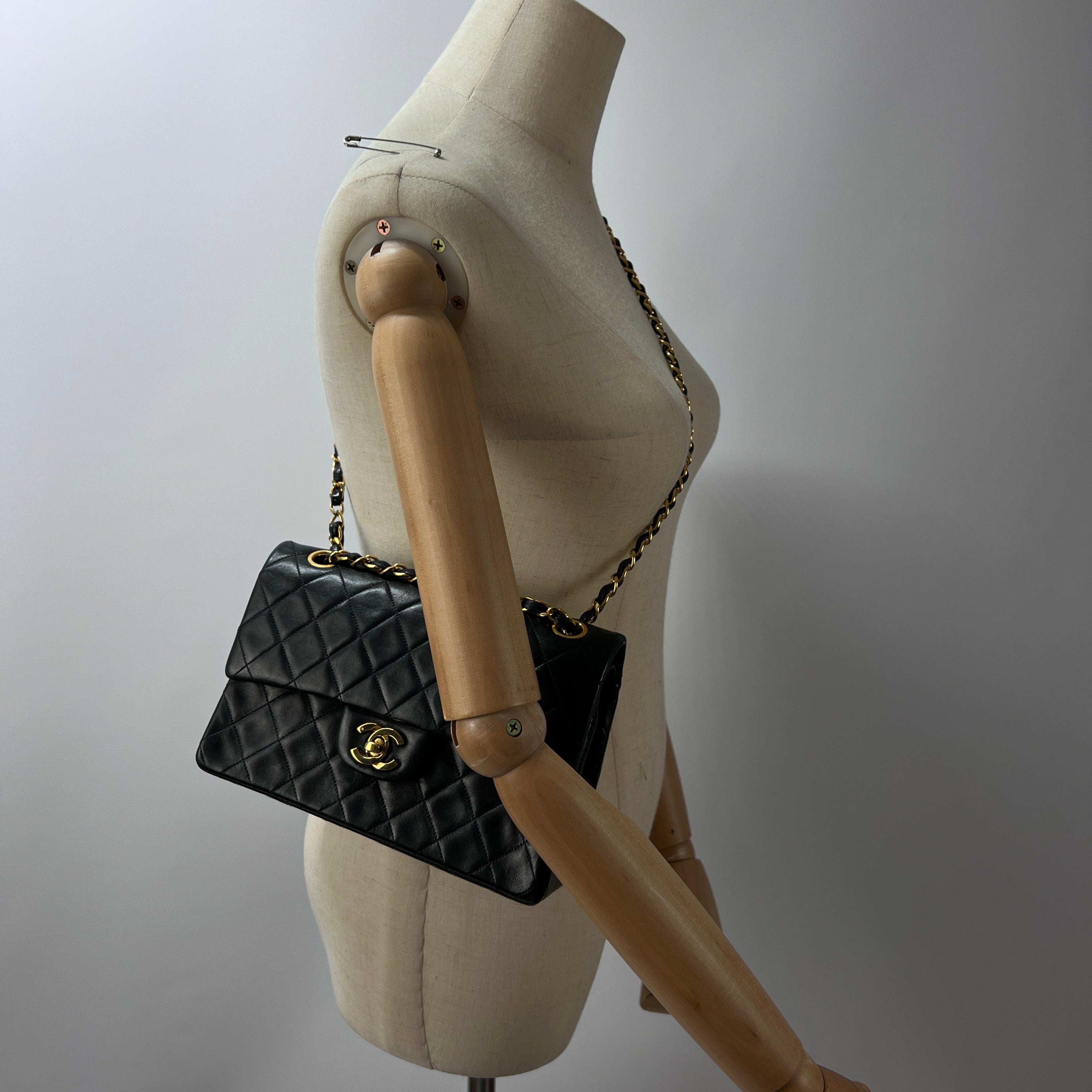 Sac à main CHANEL Timeless classique 23 double flap cuir noir