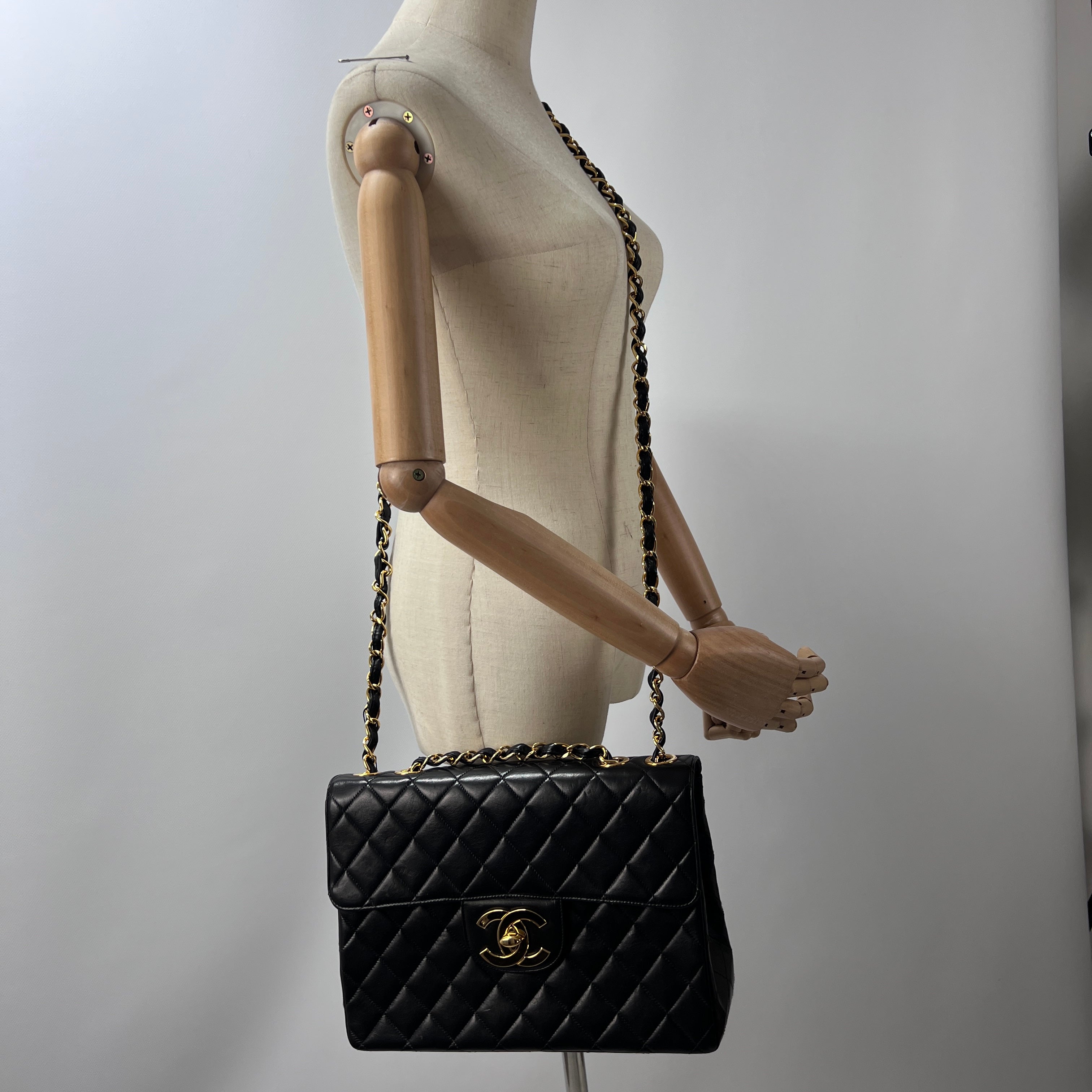 Sac à main CHANEL Timeless classique jumbo cuir noir