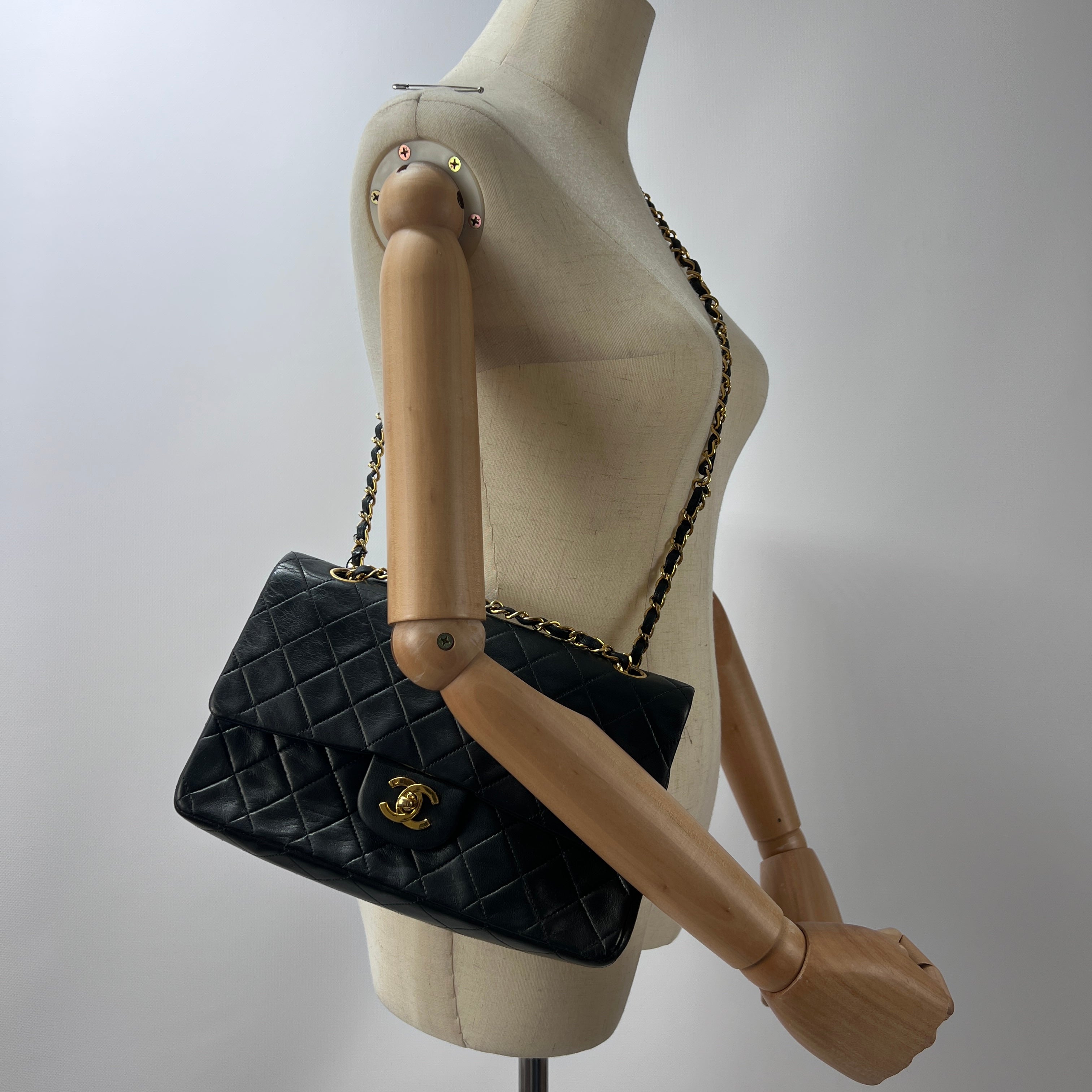 Sac à main CHANEL Timeless classique medium double flap cuir noir