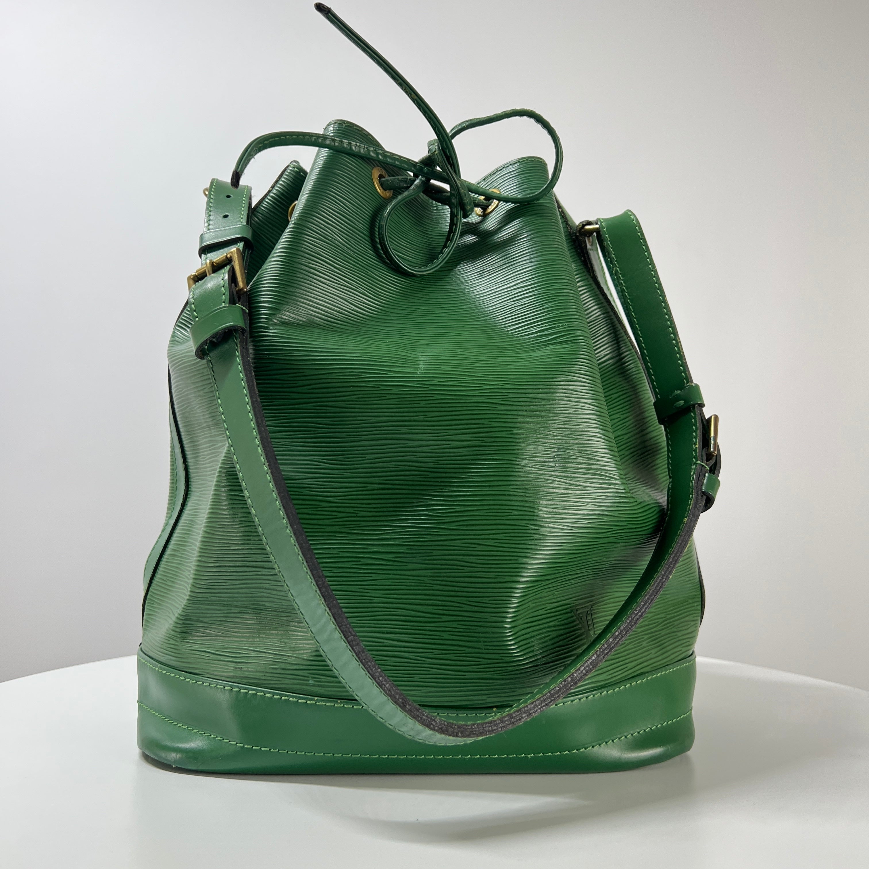 Sac à main LOUIS VUITTON Noé GM cuir épi vert