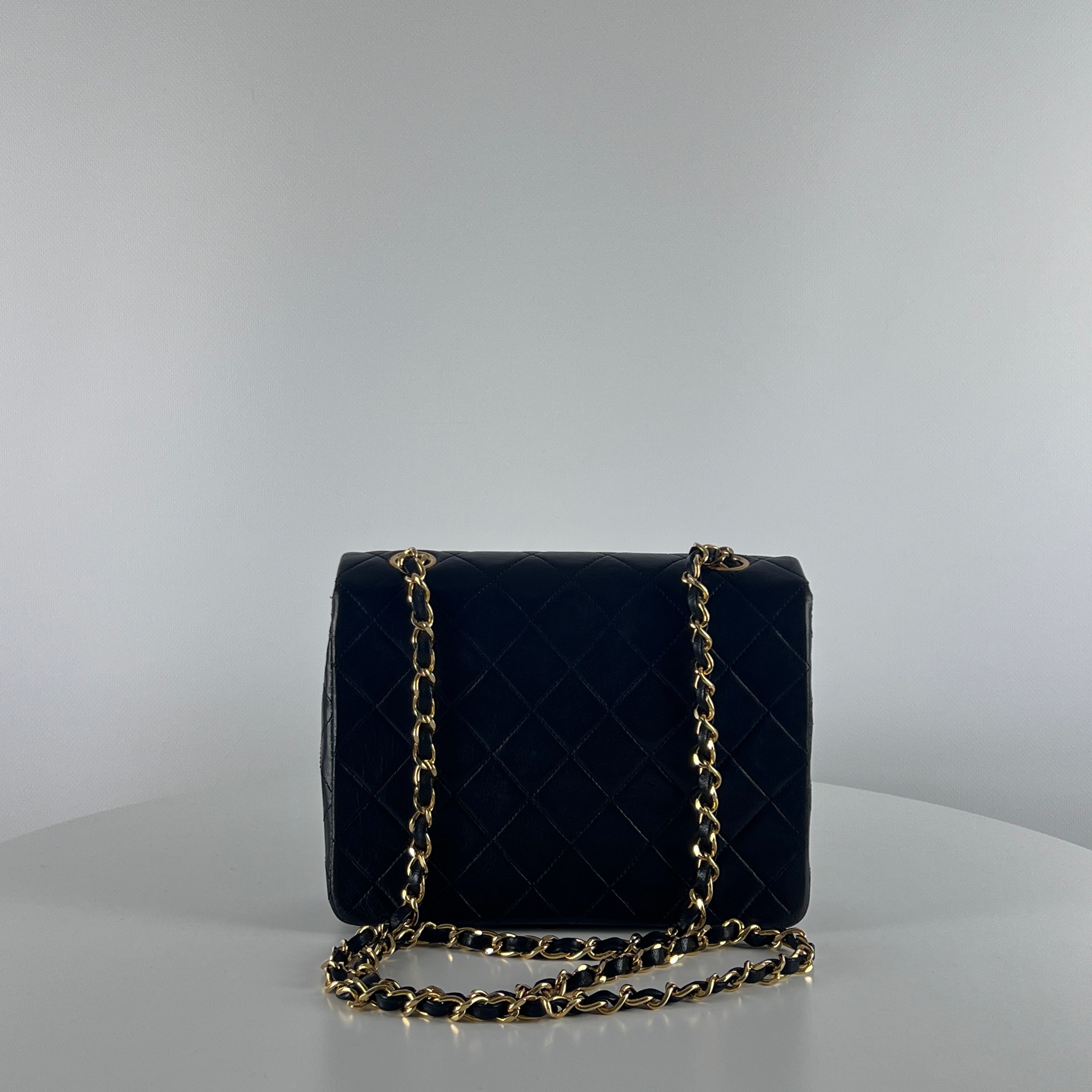 Sac à main CHANEL Timeless Mini 20 cuir noir