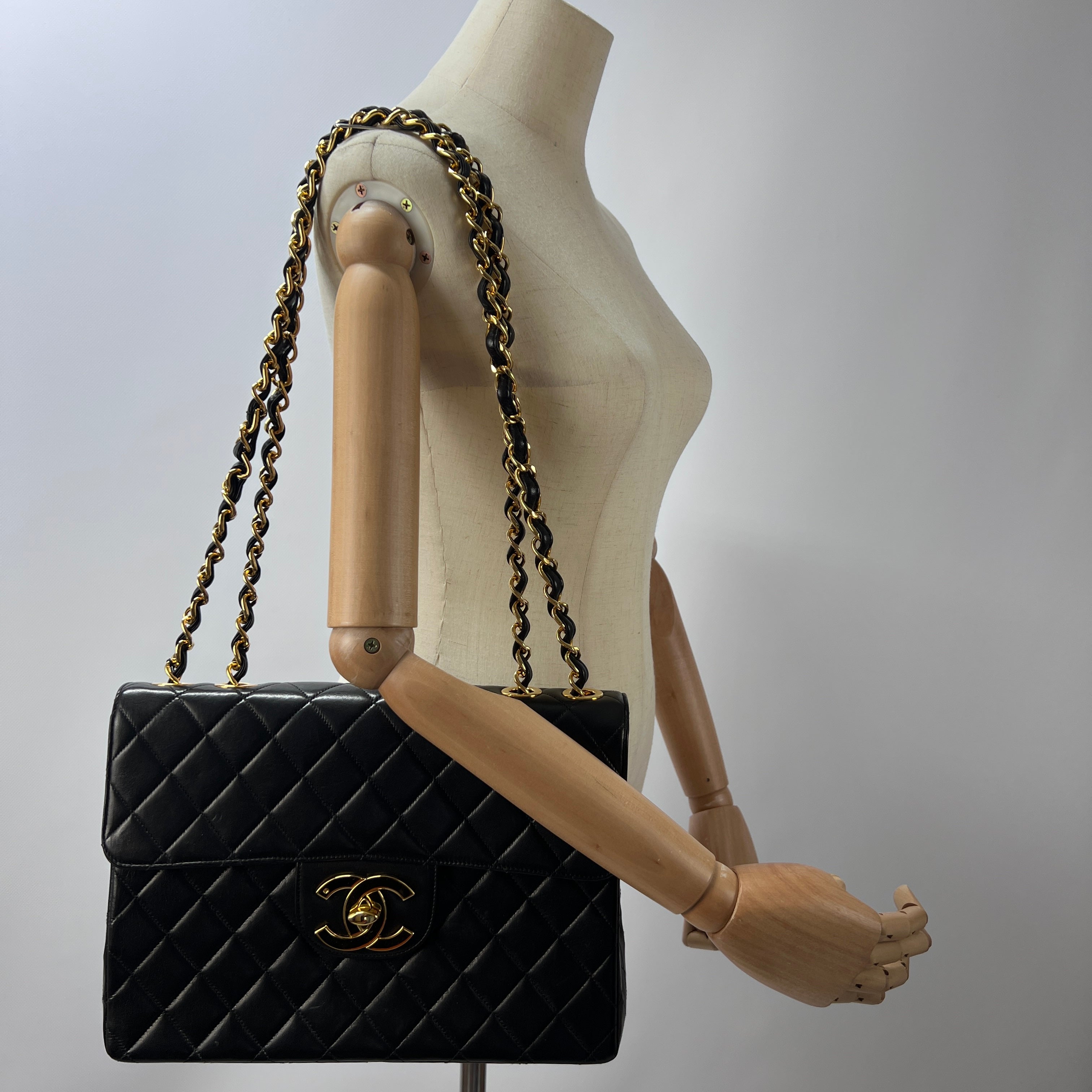 Sac à main CHANEL Timeless classique jumbo cuir noir