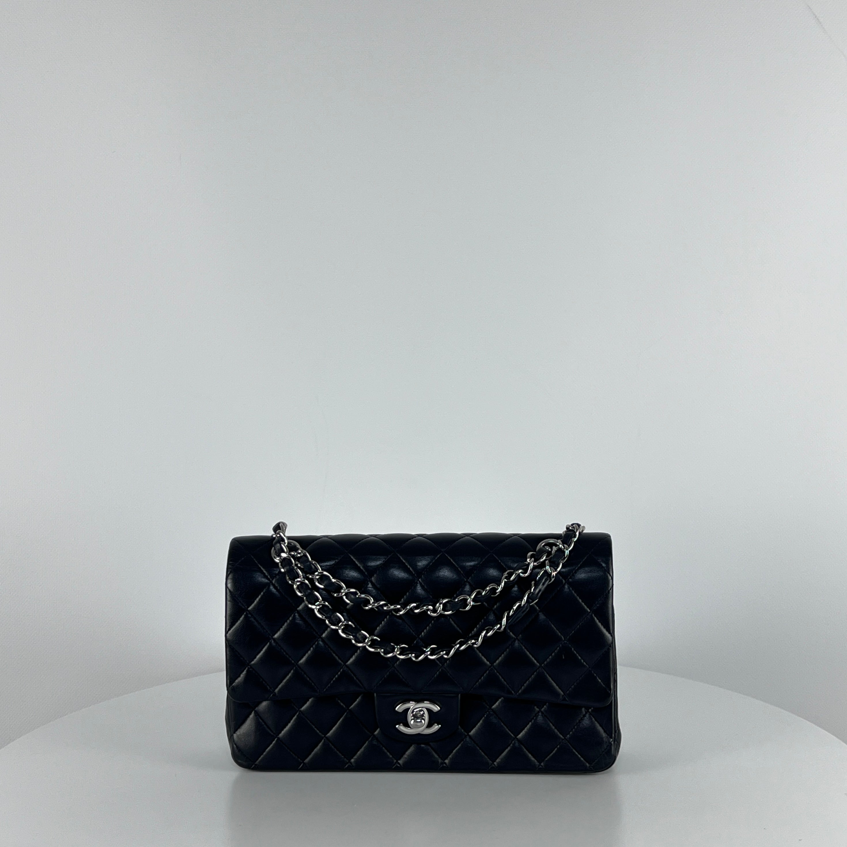 Sac à main CHANEL Timeless Classique Medium cuir noir