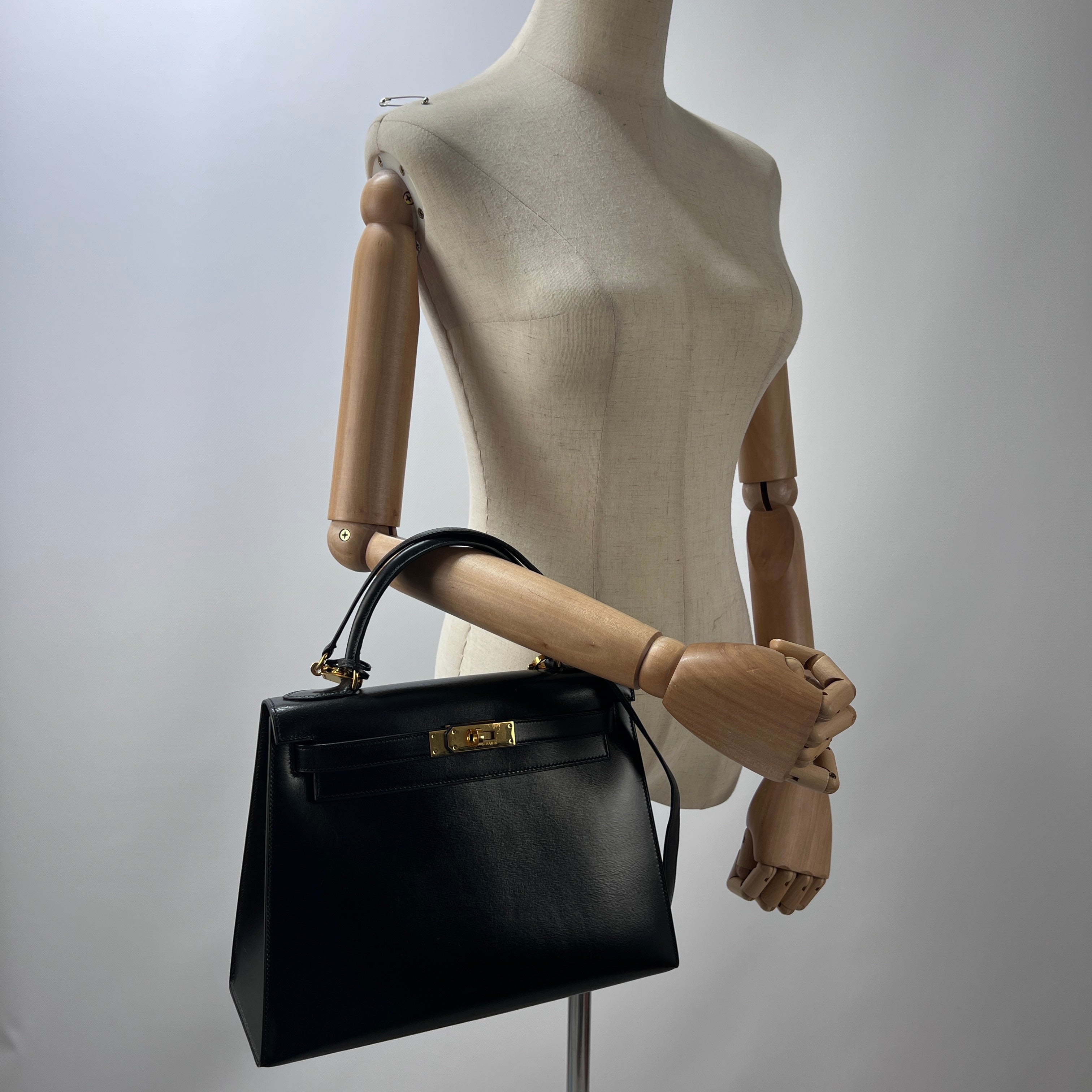 Sac à main HERMES Kelly cuir noir