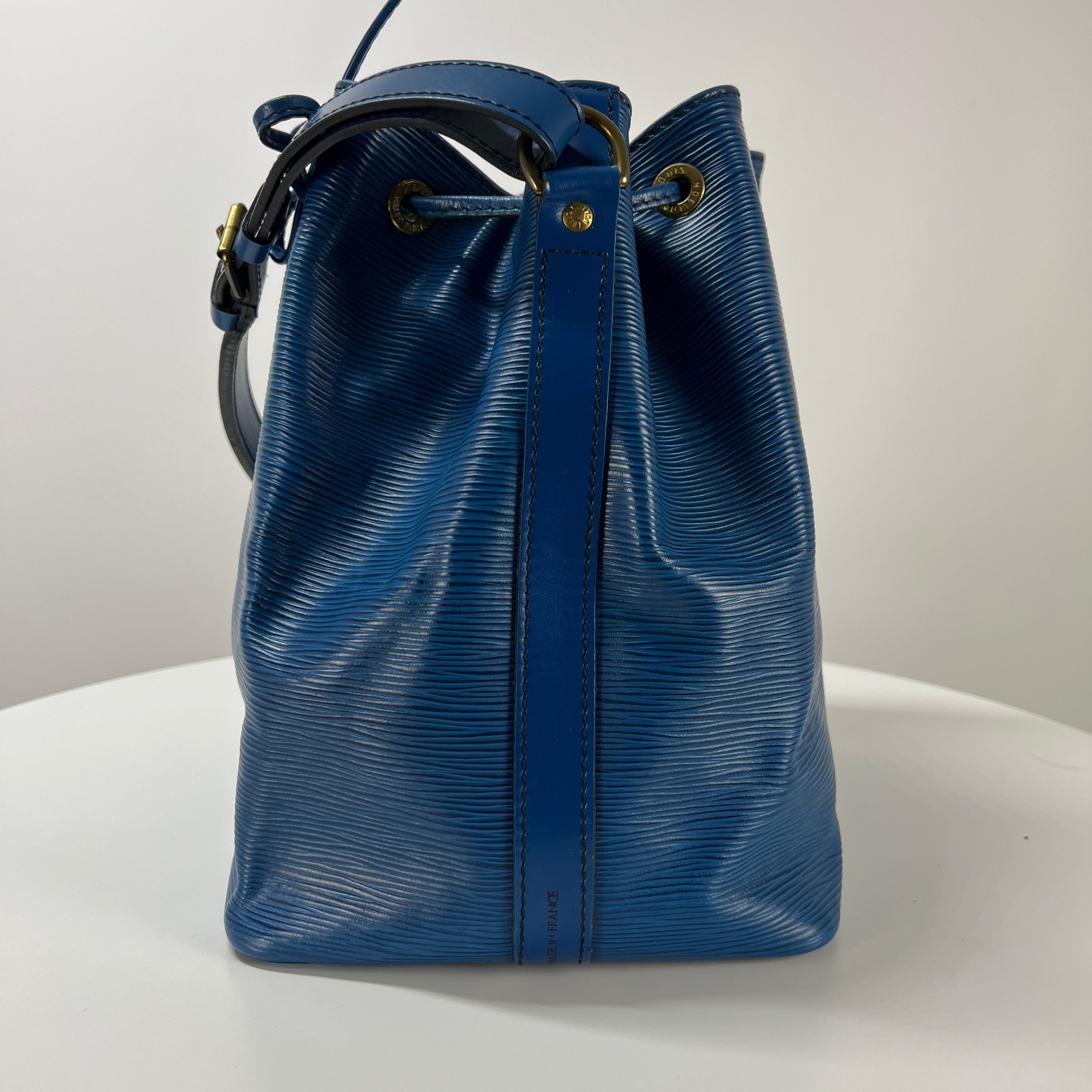 Sac à main LOUIS VUITTON Noé PM cuir épi bleu