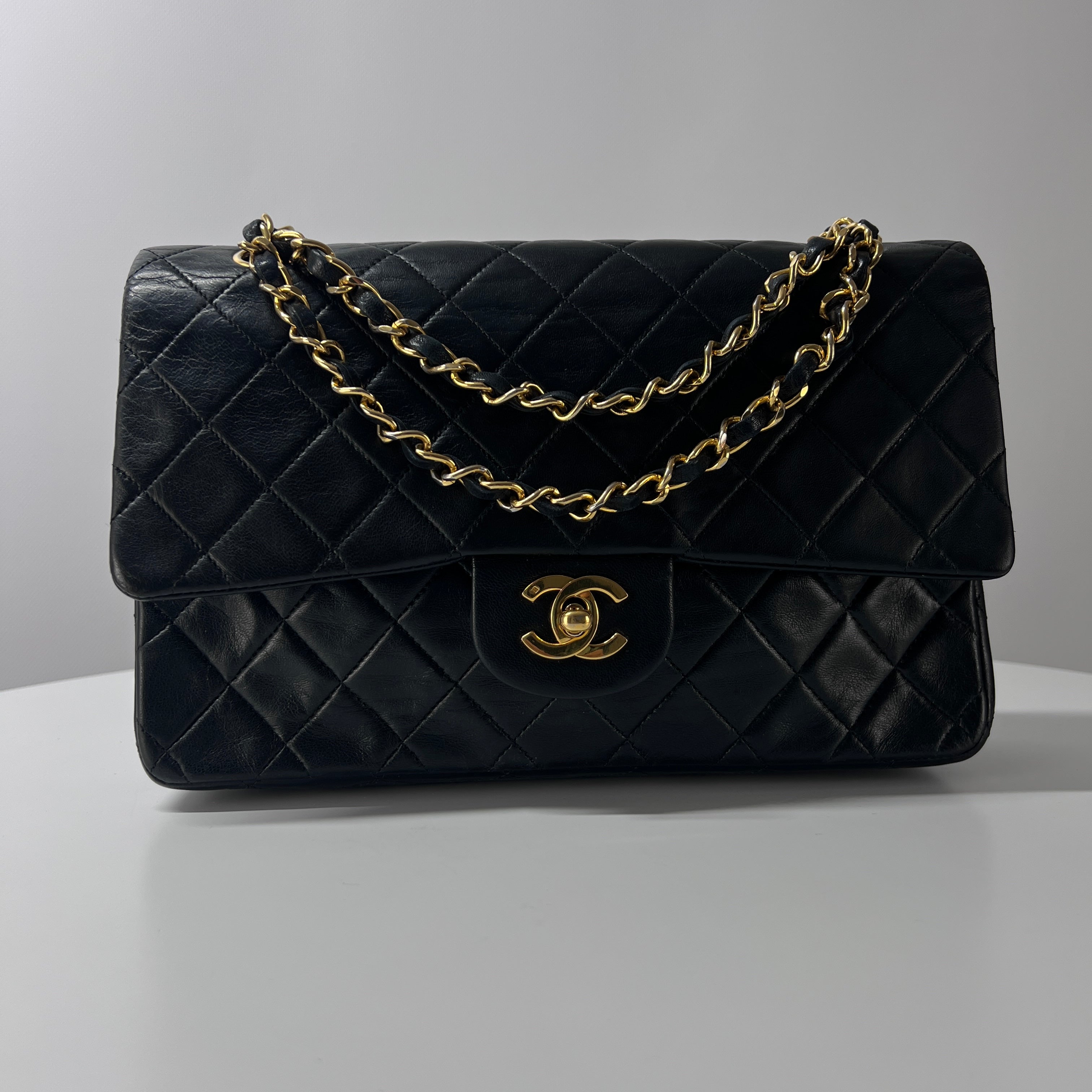 Sac à main CHANEL Timeless classique medium double flap cuir noir