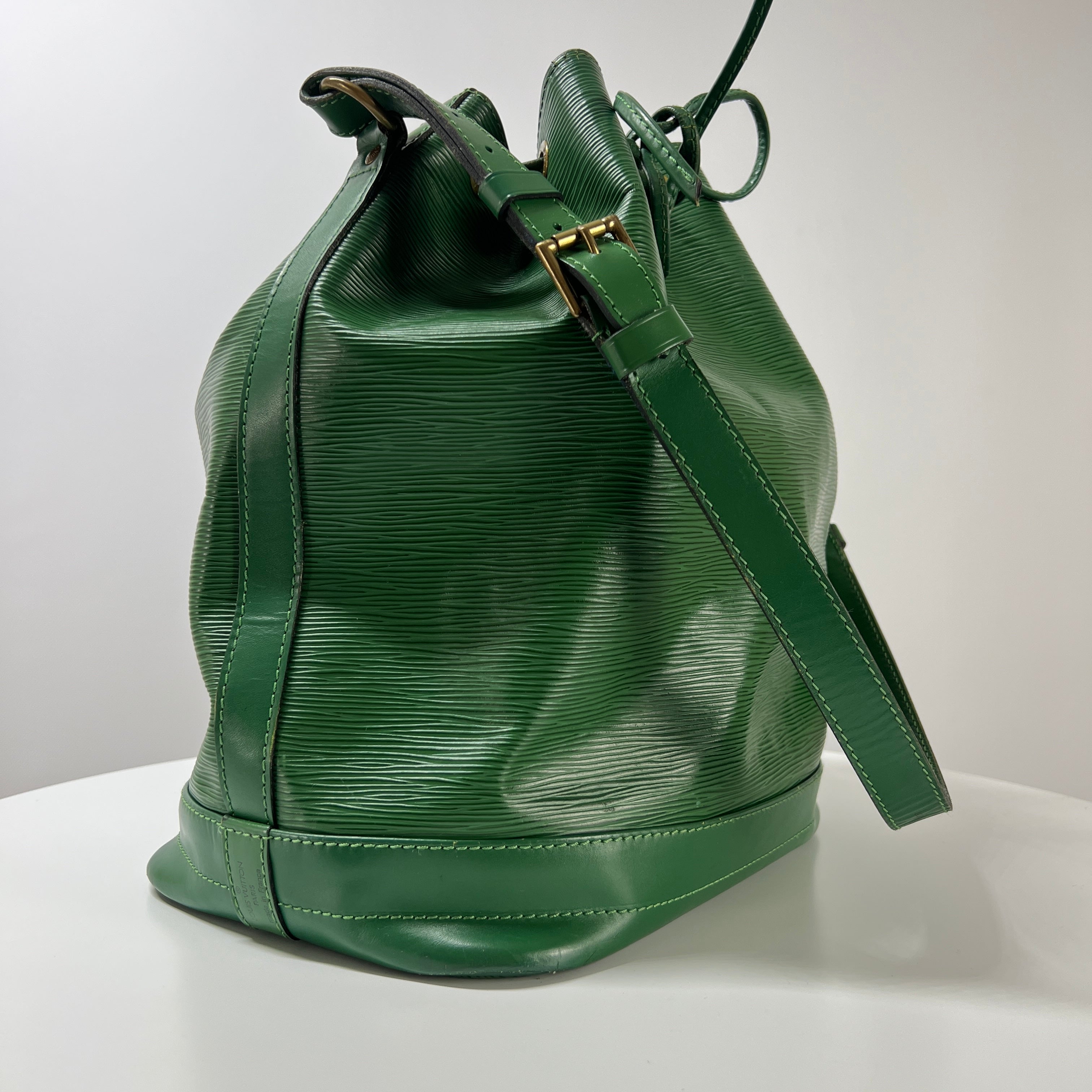 Sac à main LOUIS VUITTON Noé GM cuir épi vert