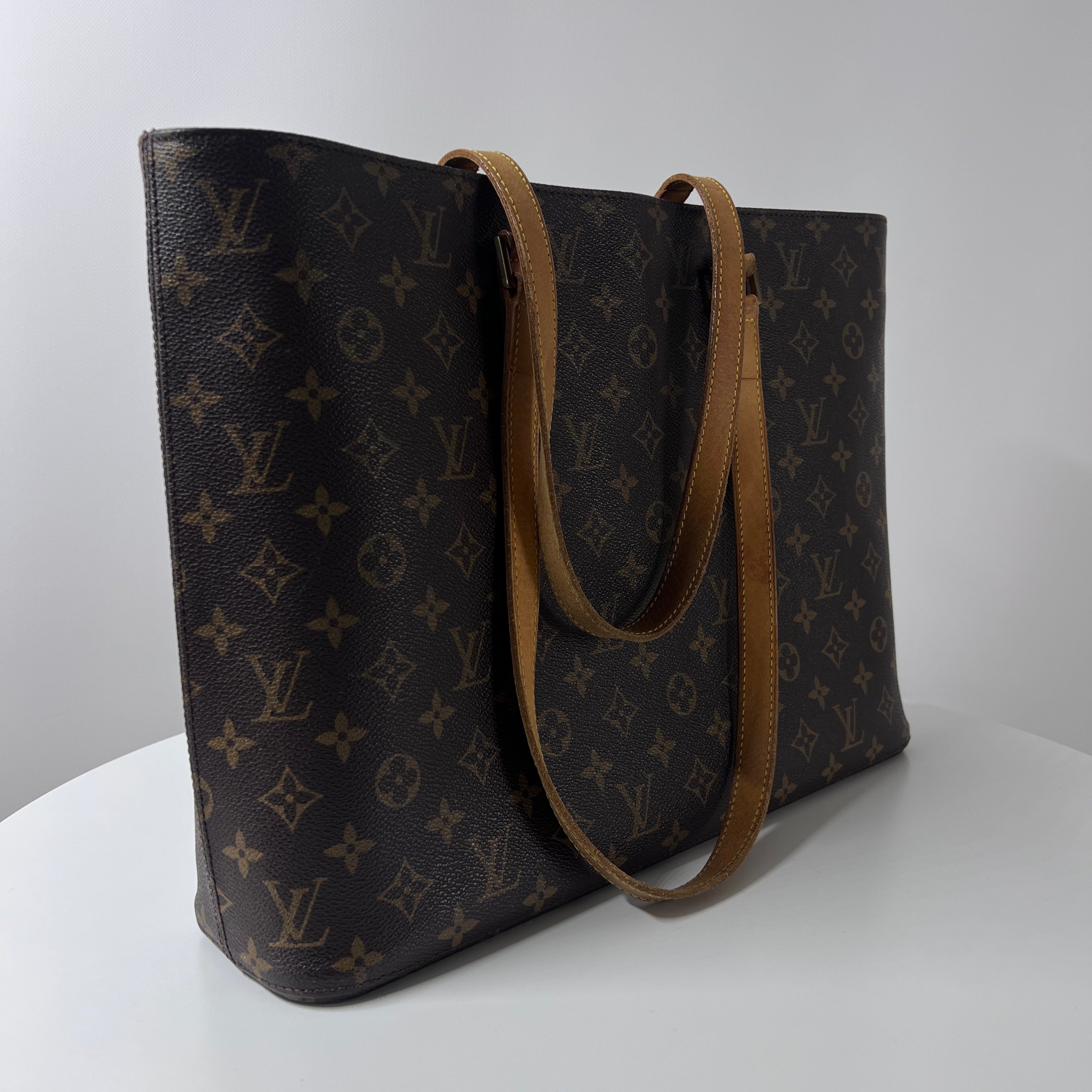 LOUIS VUITTON Luco handbag in brown canvas and leather
