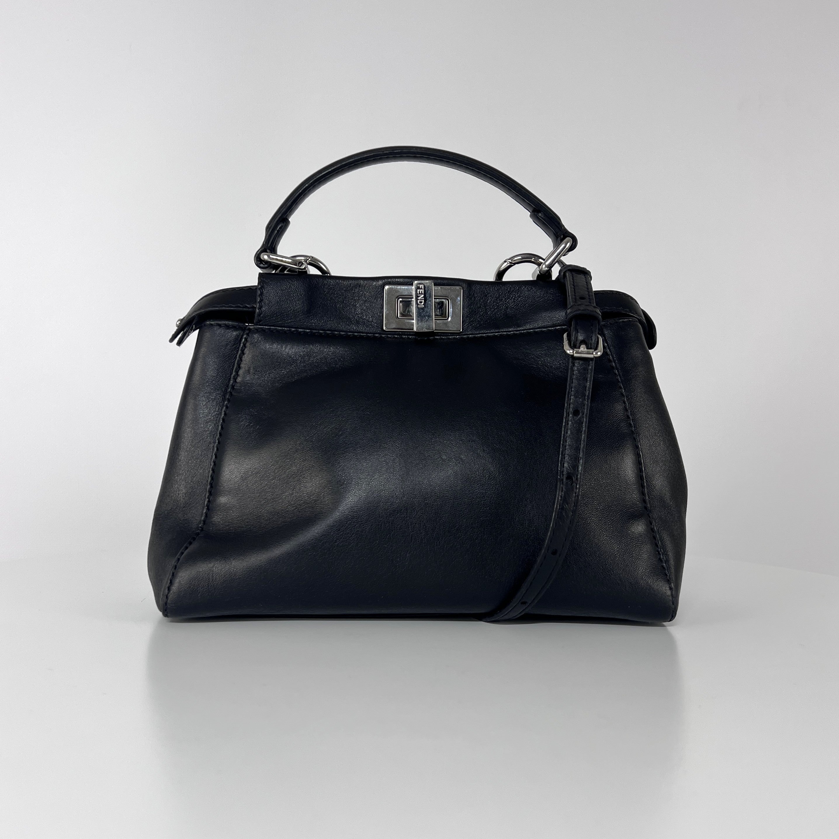 Sac à main FENDI Peekaboo cuir noir