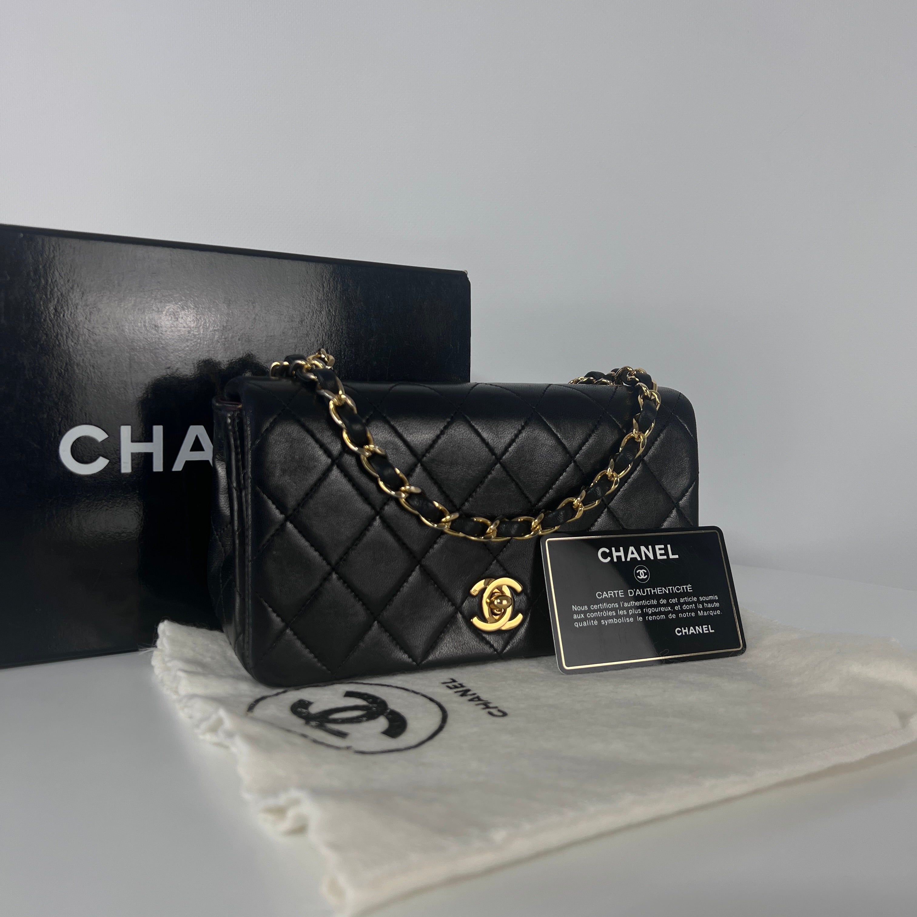 Sac à main CHANEL Timeless 19 cuir noir