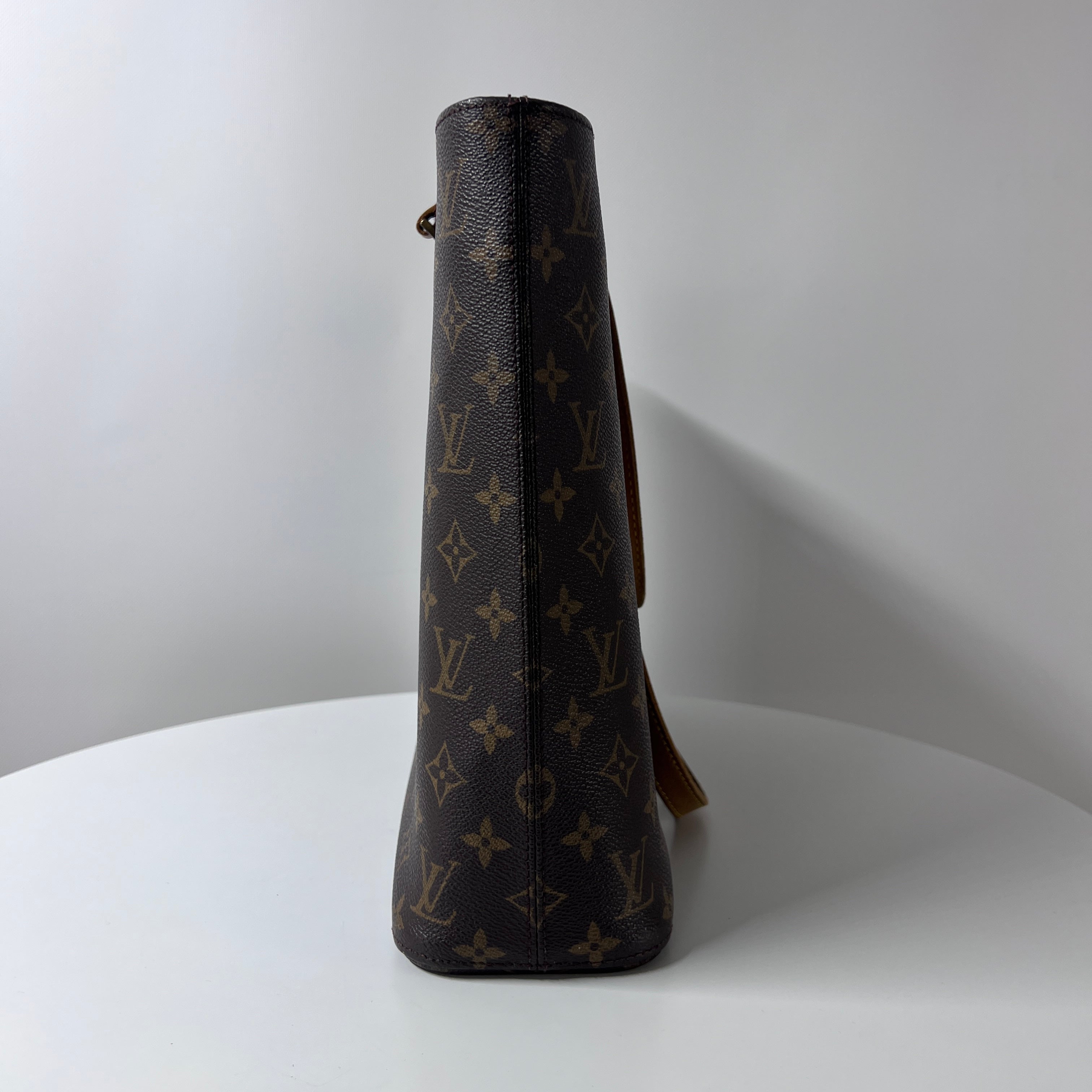 LOUIS VUITTON Luco handbag in brown canvas and leather