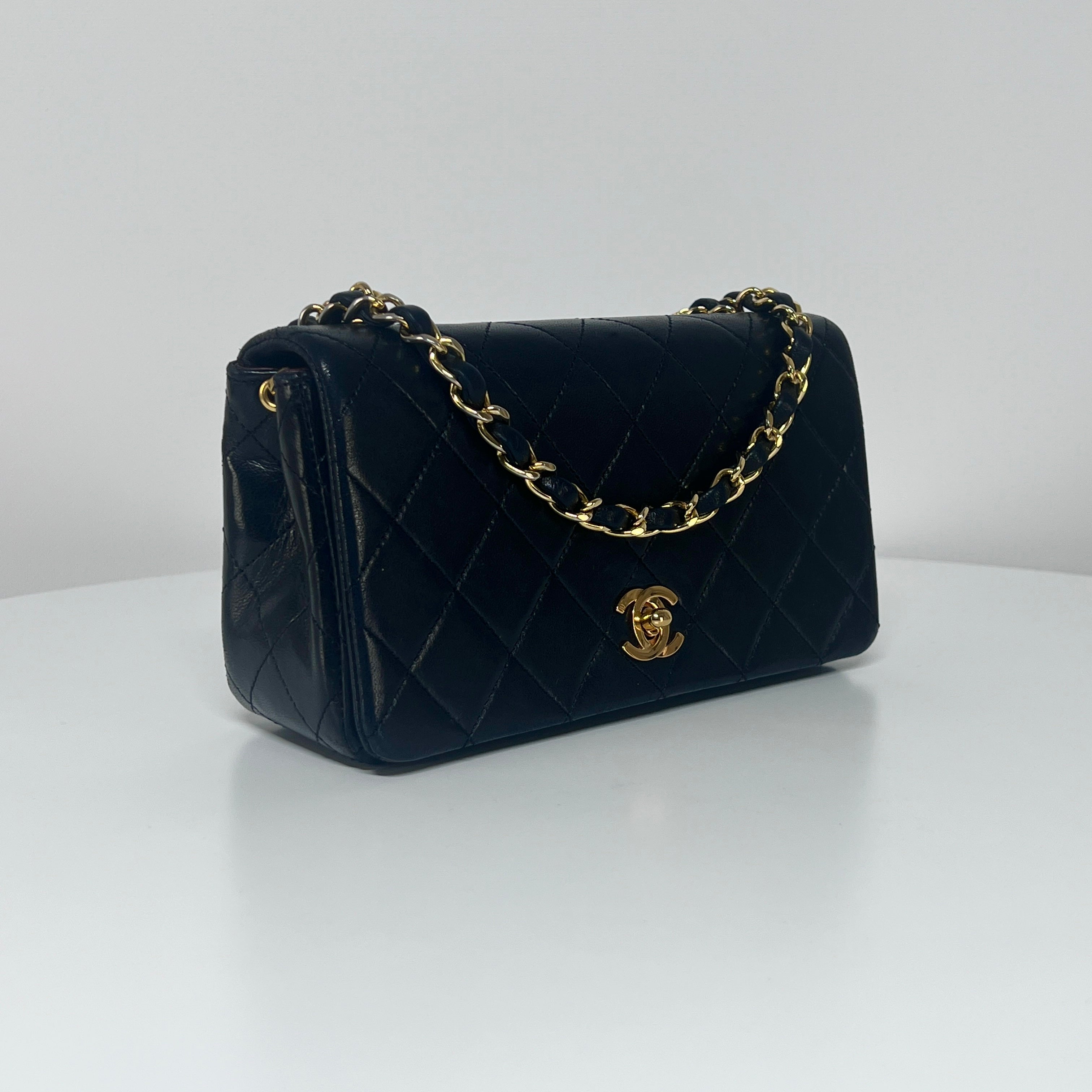 Sac à main CHANEL Timeless 19 cuir noir