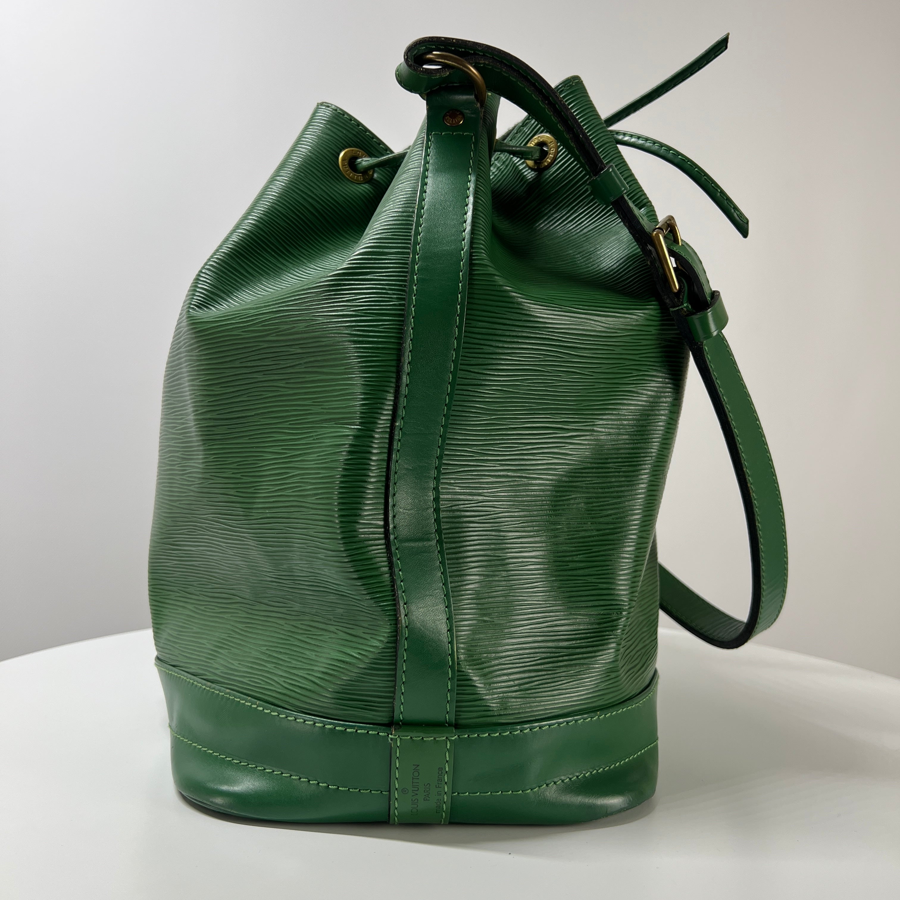 Sac à main LOUIS VUITTON Noé GM cuir épi vert