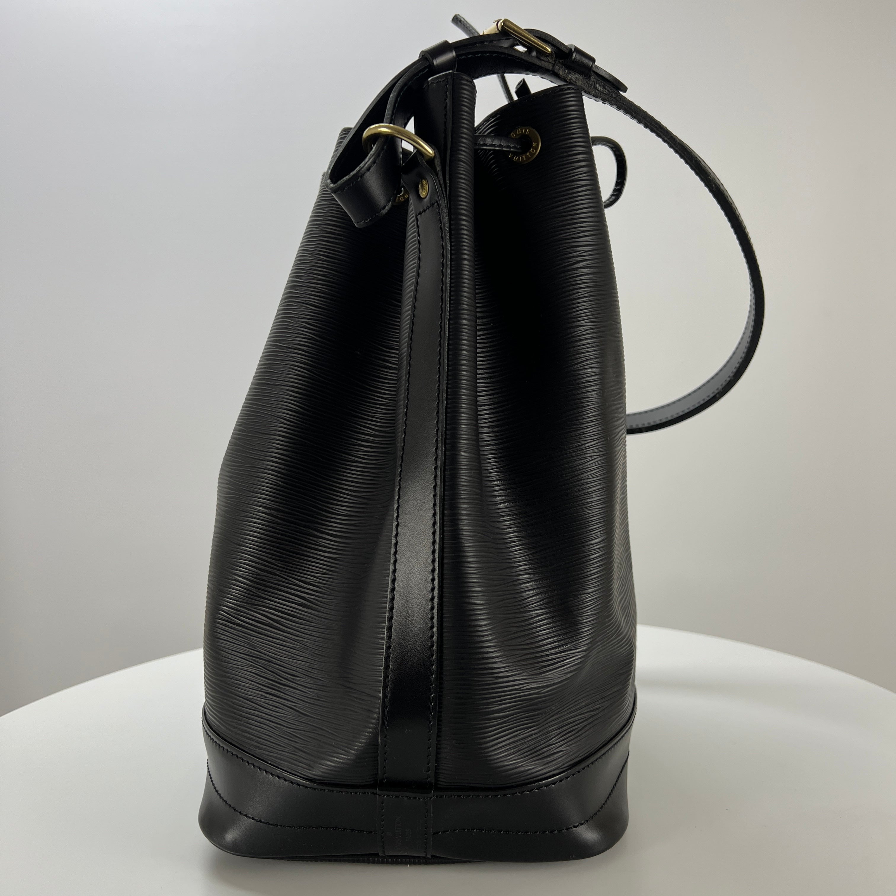 LOUIS VUITTON Noé GM black epi leather handbag