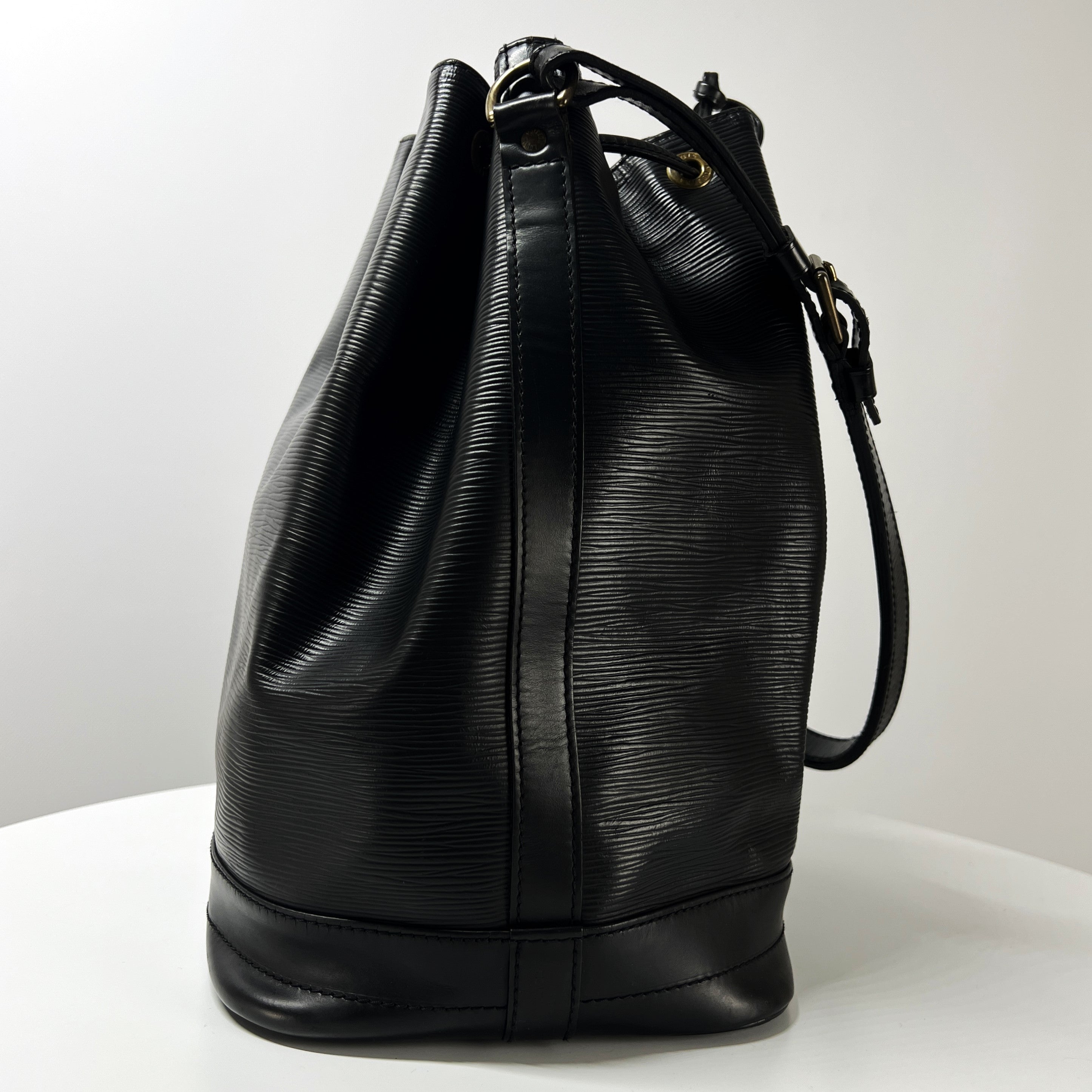 LOUIS VUITTON Noé GM black epi leather handbag