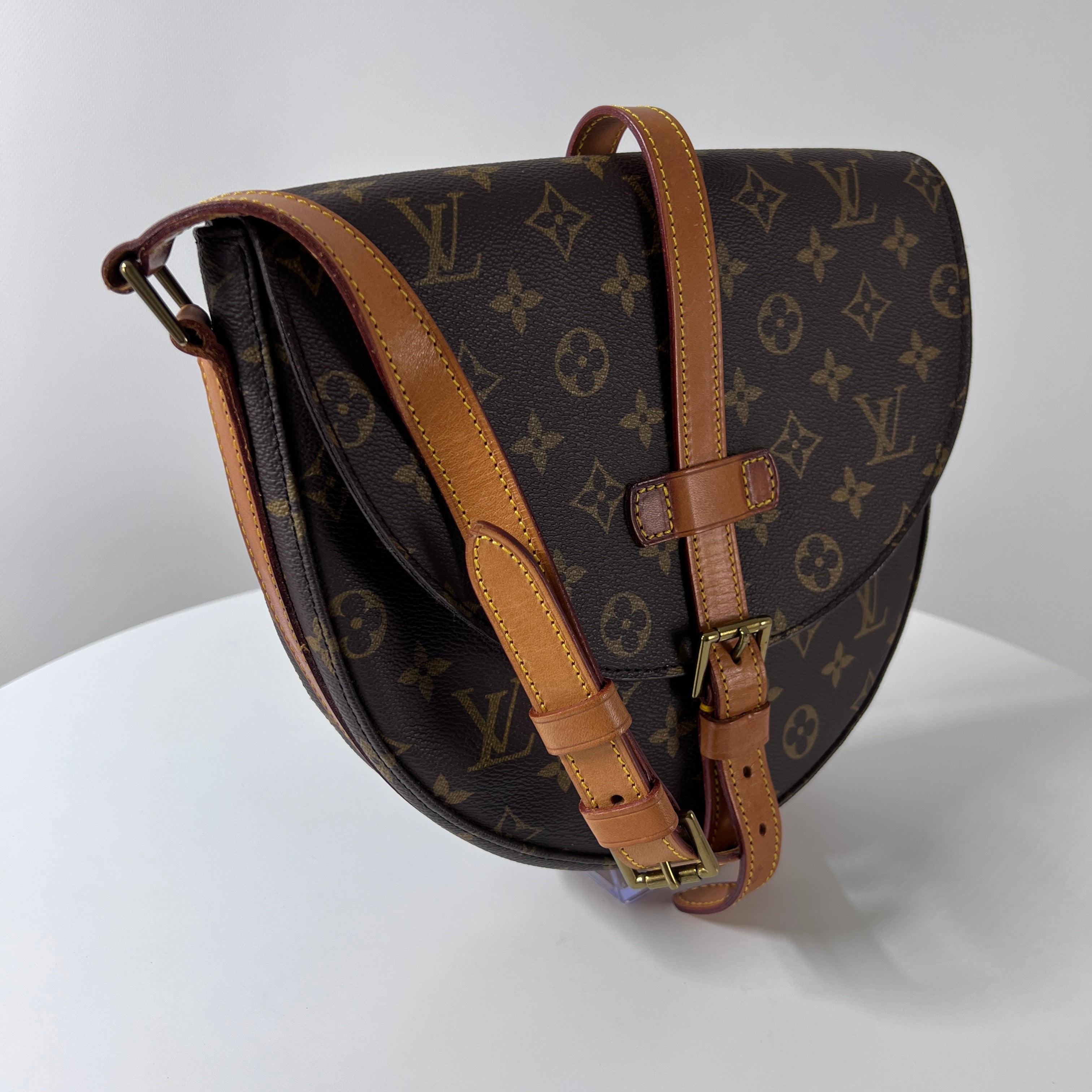 LOUIS VUITTON Chantilly canvas and brown leather handbag