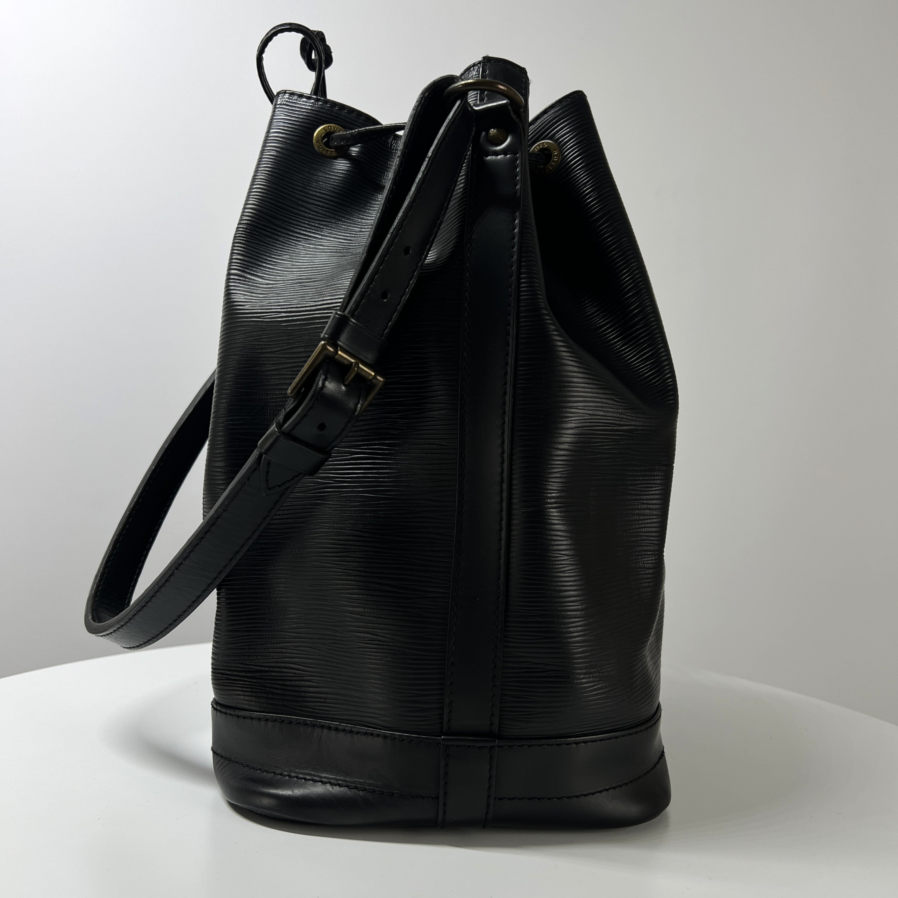 LOUIS VUITTON Noé GM black epi leather handbag