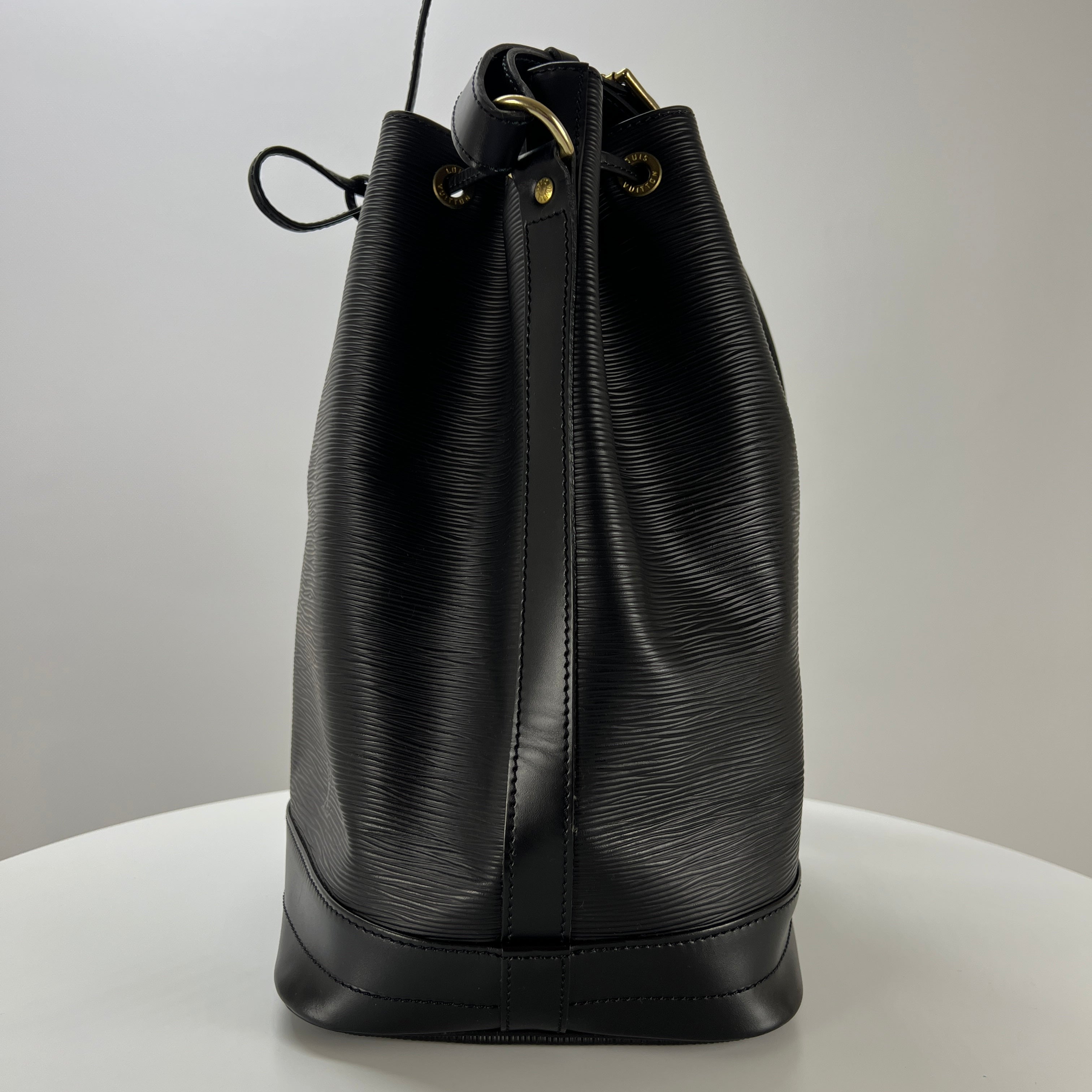 LOUIS VUITTON Noé GM black epi leather handbag