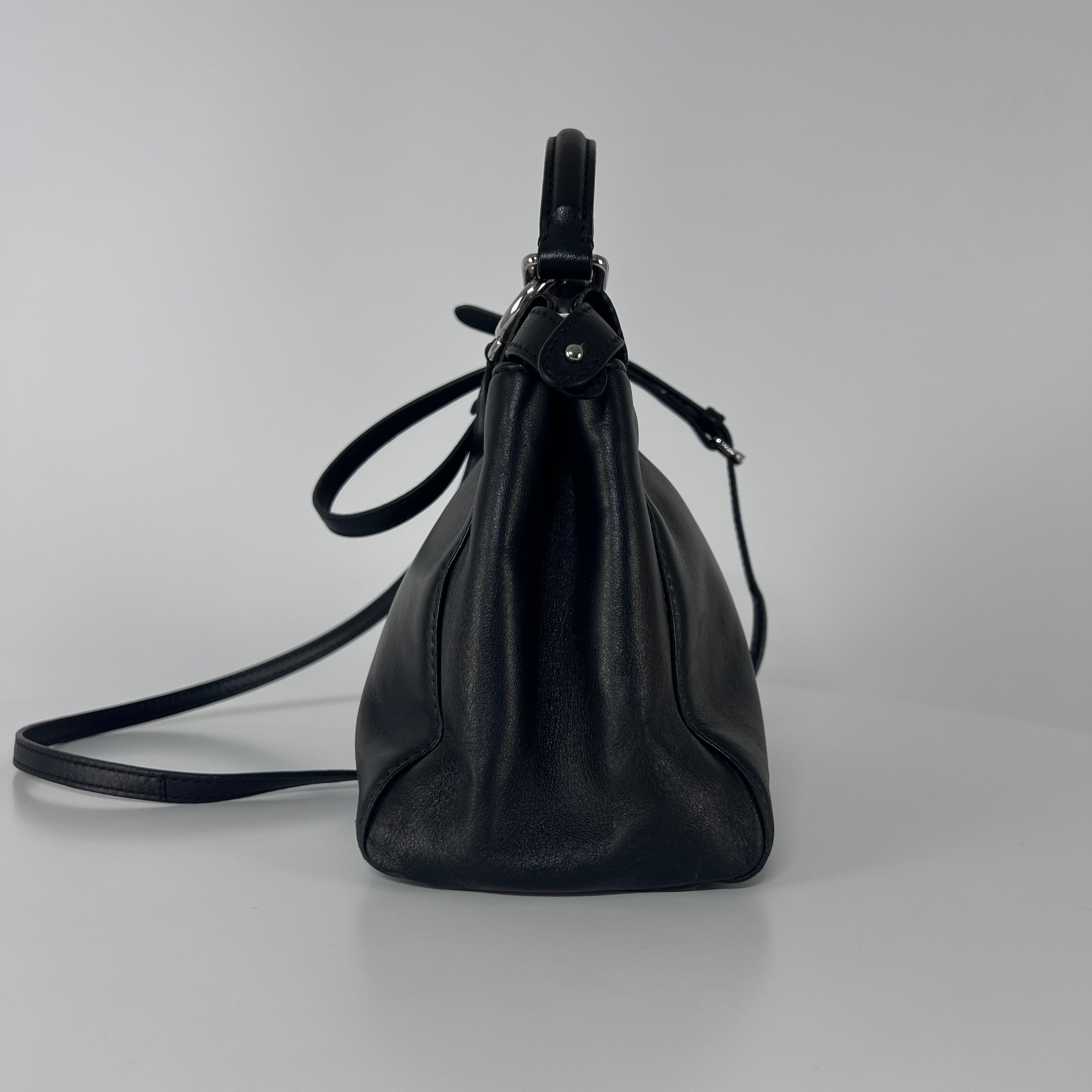 Sac à main FENDI Peekaboo cuir noir