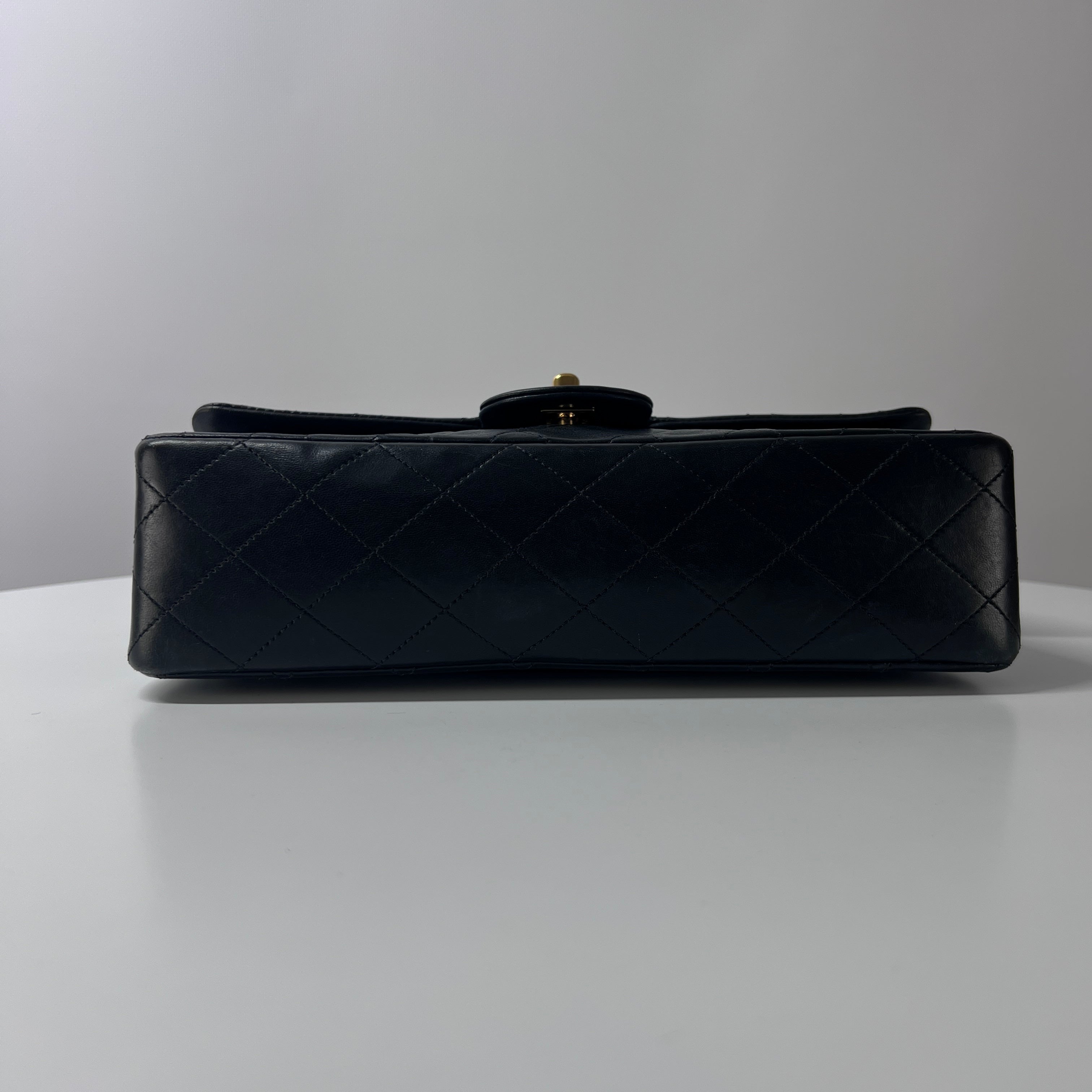 Sac à main CHANEL Timeless classique medium double flap cuir noir