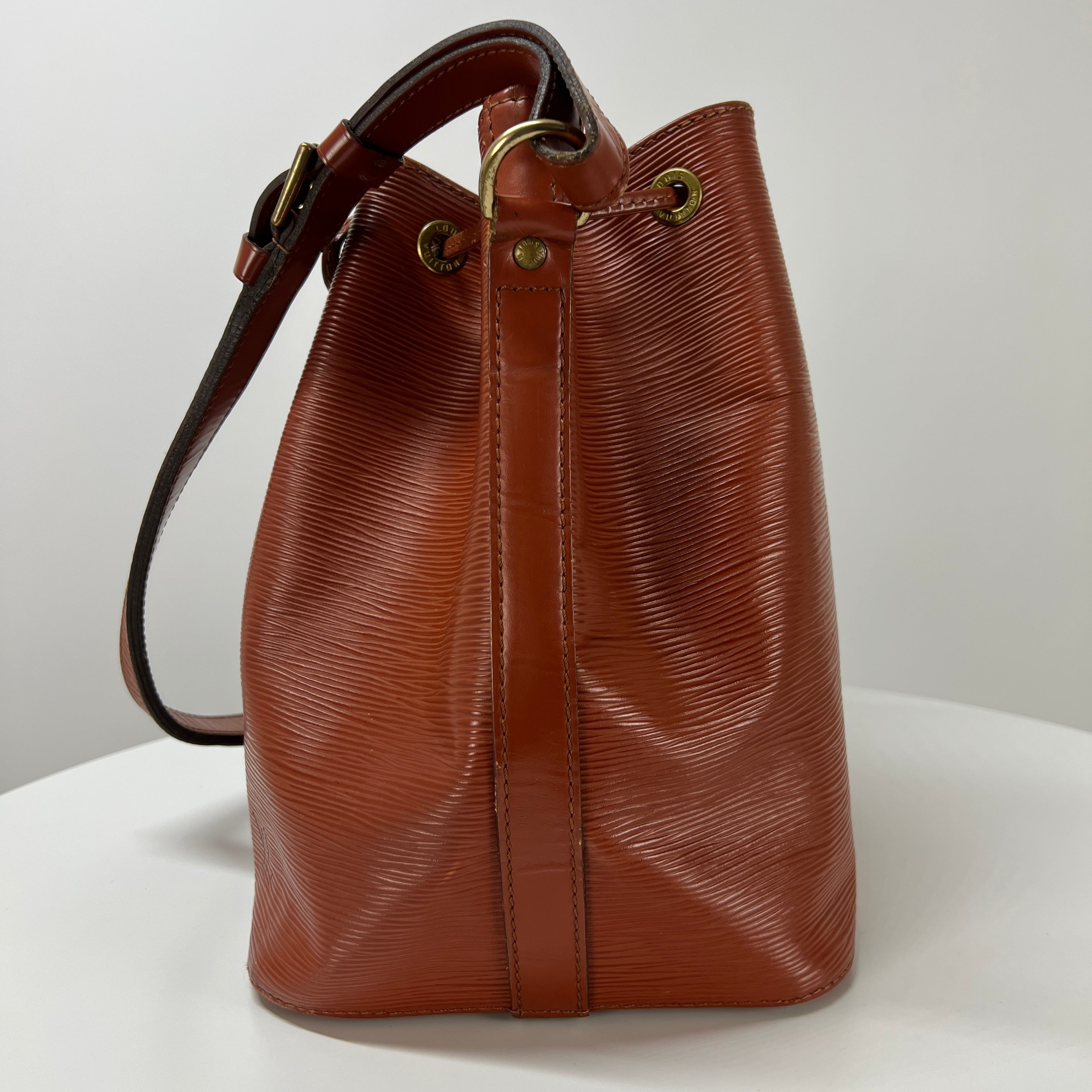 LOUIS VUITTON Noé PM handbag in brown epi leather