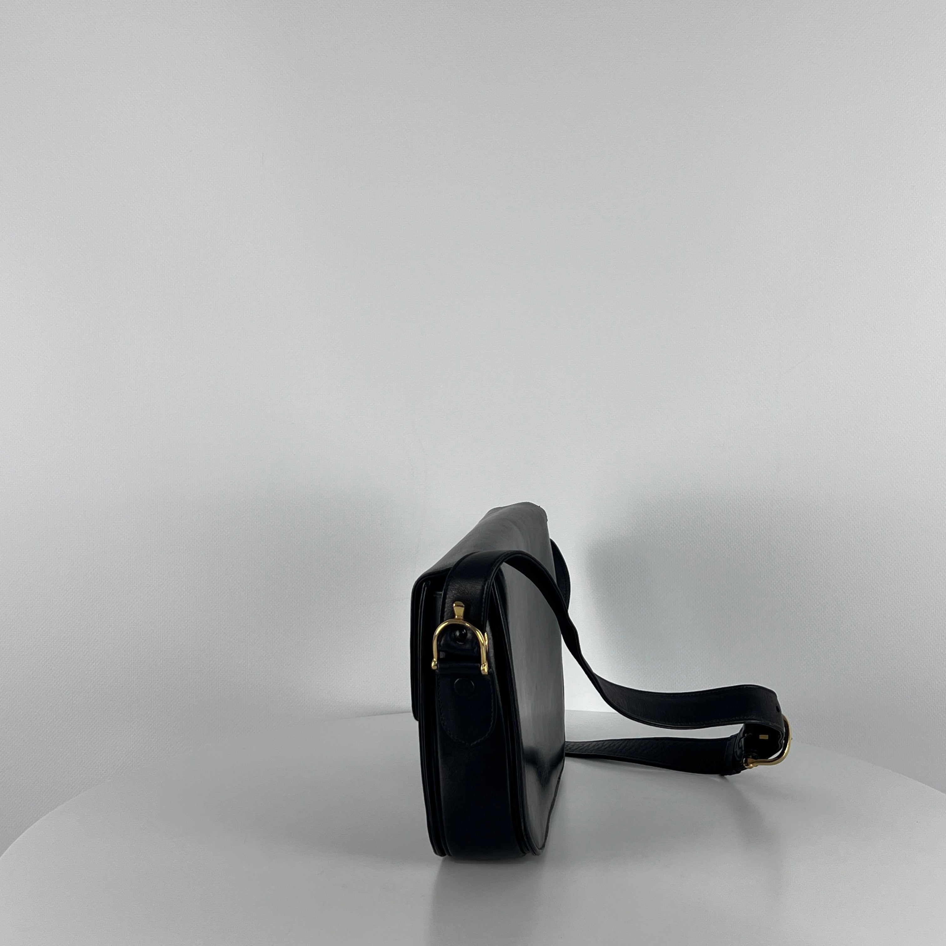 Sac à main CELINE Triomphe cuir noir