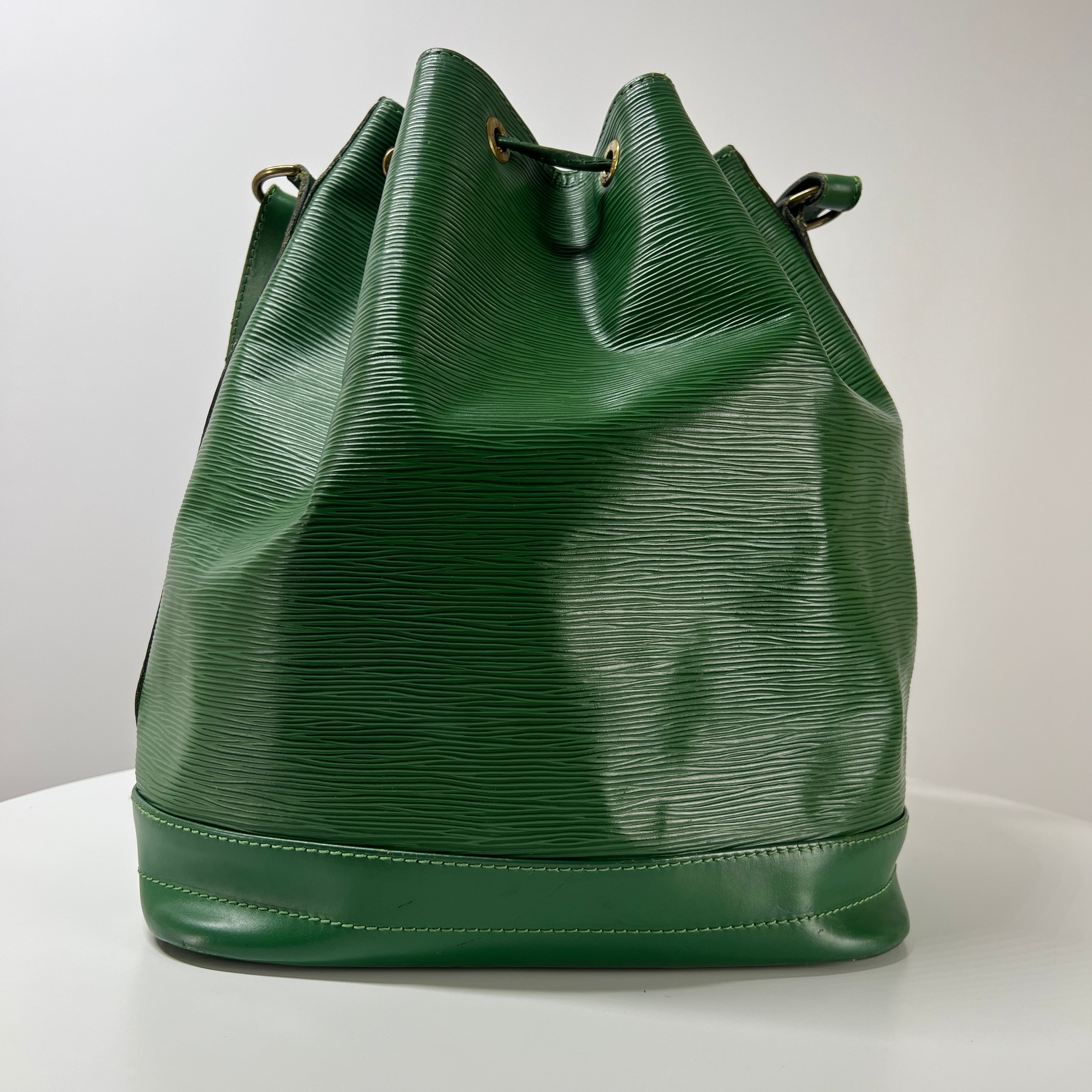 Sac à main LOUIS VUITTON Noé GM cuir épi vert